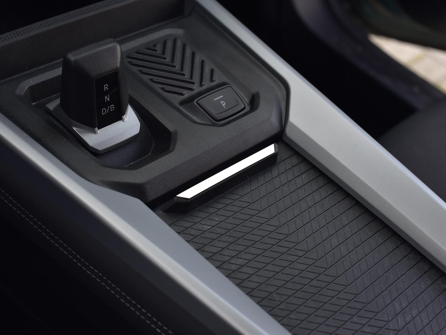 Stalowa osłona na Dacia. Bigster (R1310) | Dekoracja konsoli środkowej | 1 sztuka ze stali nierdzewnej BIGSTER akcesoria Essential Expression Journey Extreme Tuning