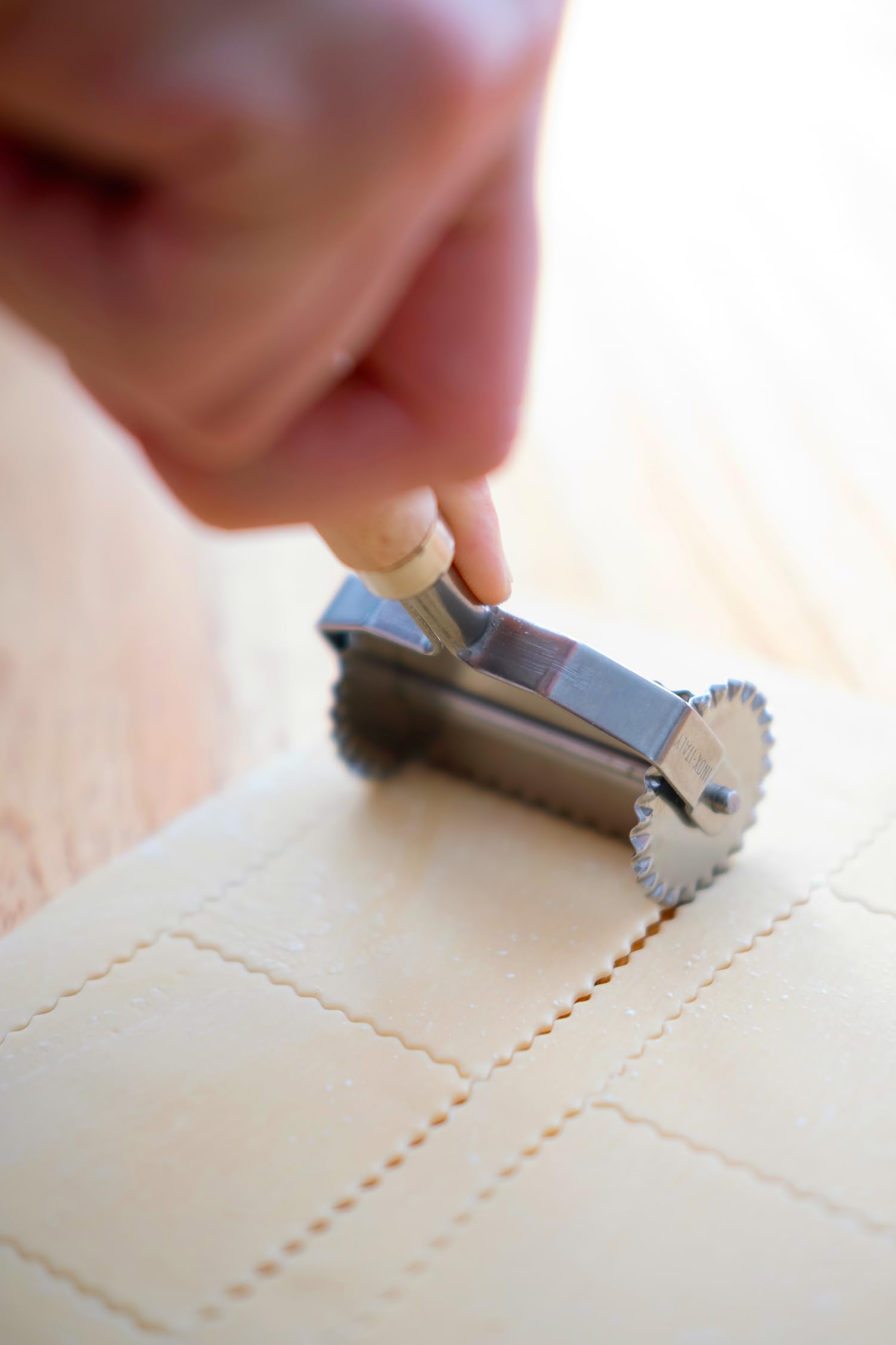 Stainless steel jagged wheel Tortellini - 2.36 inches wide