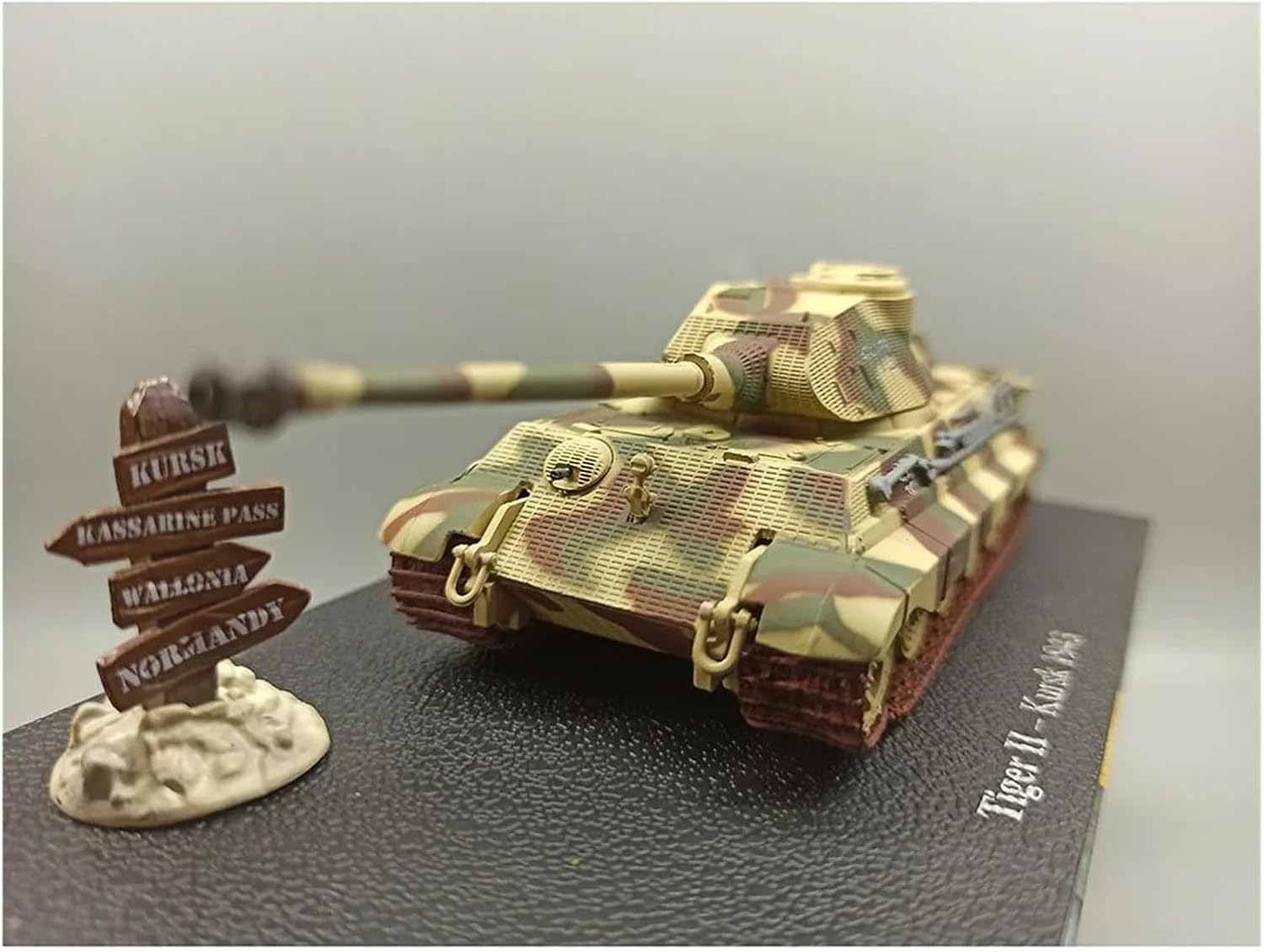 Realistic Tank 1:72 Scale for German Tiger II King Heavy Tank Model Kit Static Die Casting Collectible Ornaments Static Tank Model