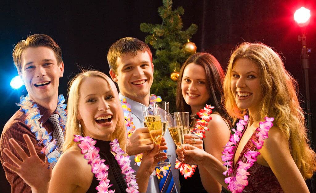 100 sztuk hawajskich kwiatów Leis do dekoracji na imprezę tematyczną Luau - zestaw jedwabnych naszyjników kwiatowych, motyw tropikalny, upominek na przyjęcie urodzinowe, asortyment