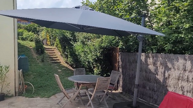 PURPLE LEAF Parasol Déporté 2,7 × 3,5 M Poteau Blanc Avec Socle - Parasol Jardin Extérieur Inclinable Aluminium Manivelle Toile UV Kaki