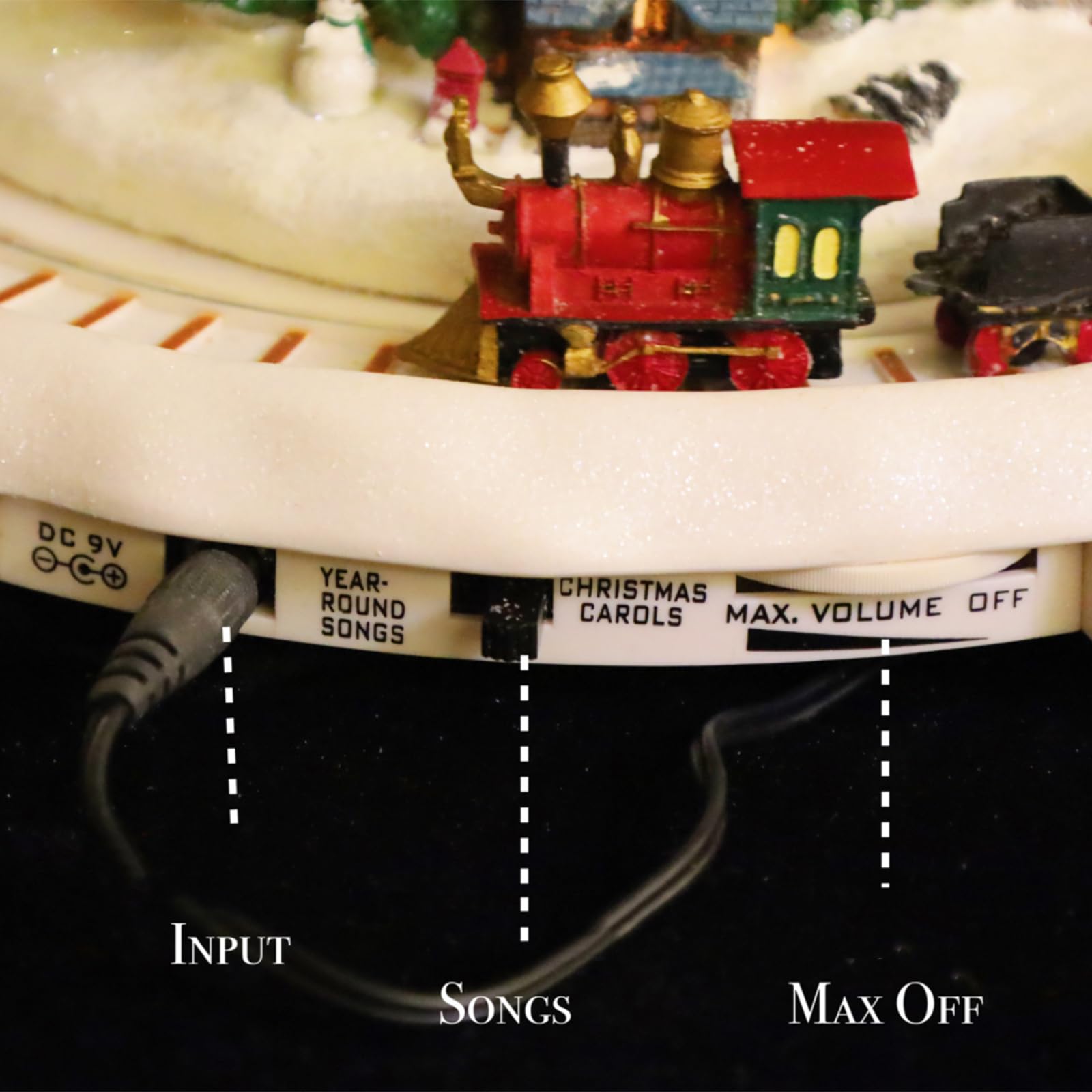 Village De Noël Animé, Maison De Noël en Résine, Lumières LED Intégrées Et 30 Mélodies, avec Petit Train Rotatif, Alimentation 9V, Idéal comme Décoration De Bureau Ou De Cheminée