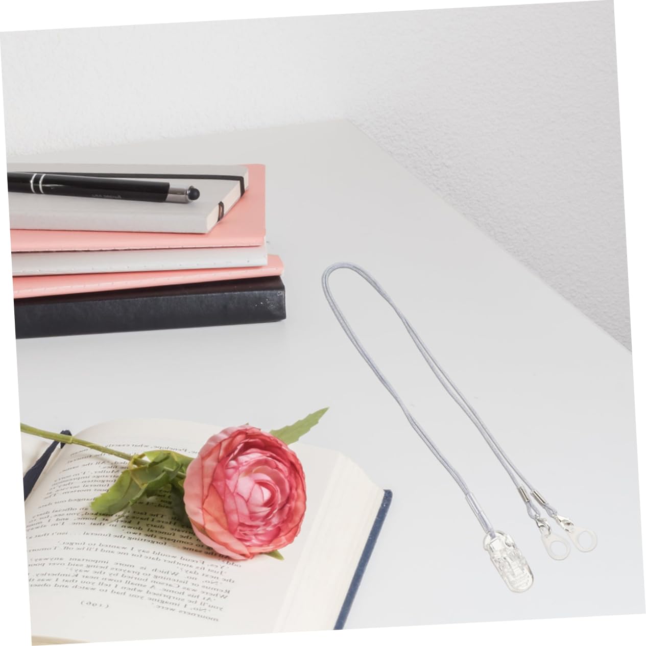 TOVINANNA Clip Deaf-aid Fixation Sets of Protection Rope BTE Protector Reusable for Adults Boys and Girls Seniors Silicone Material Easy to Carry Storage Case