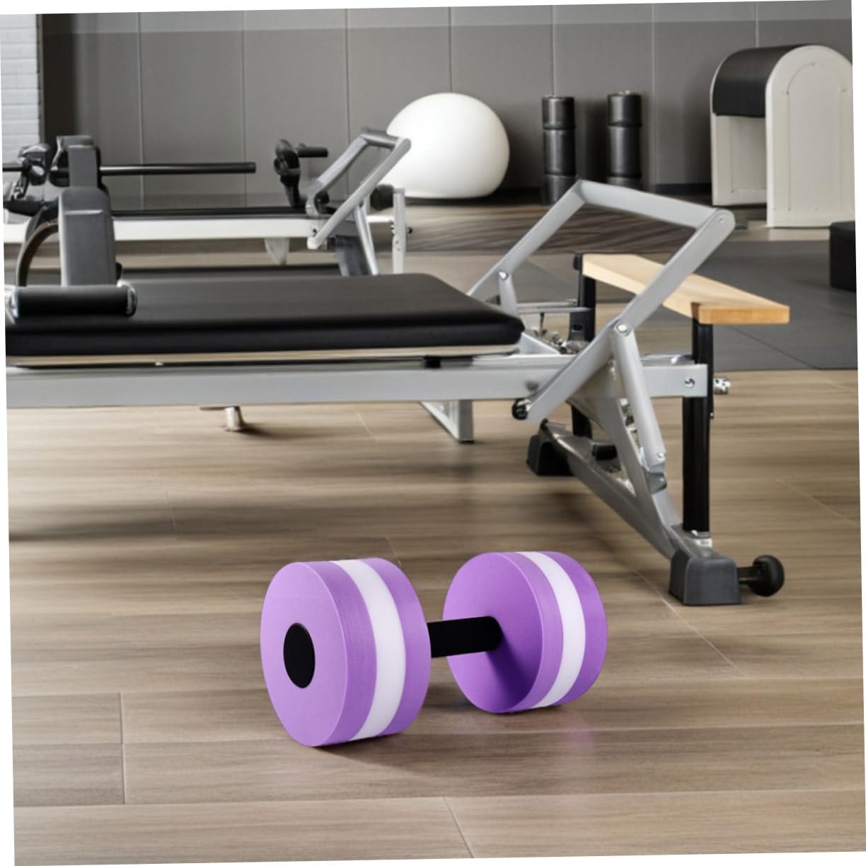 Kisangel Lot de 4 Set de Set de Haltères Aquatiques en Eva Légers et Flottants, Équipement de Fitness Polyvalent, Forme Ronde pour Exercices Aquagym et Entraînement Couleur Aléatoire