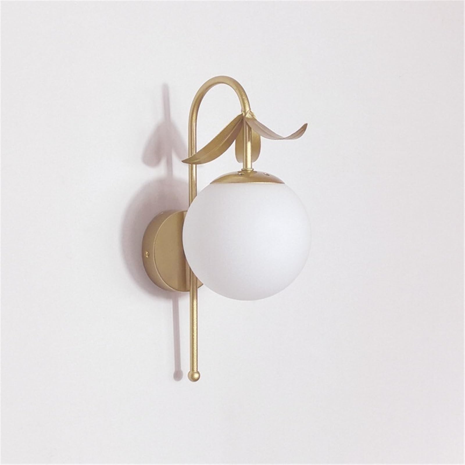 Applique Parete Lampada da parete in ferro foglia dorata, lampada in vetro globo, decorazione for interni Illuminazione Interni | Lampada da parete for camera da letto leggera e lussuosa con struttura in metallo floreale