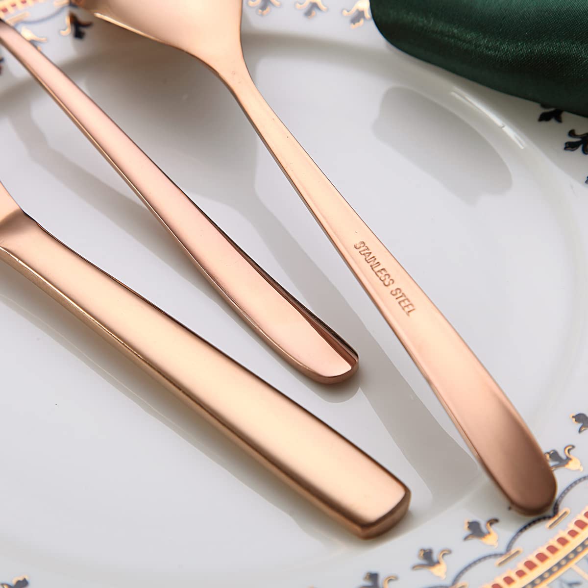 Berglander Juego de cubiertos de oro rosa 30 piezas, resistentes tenedores y cucharas de acero inoxidable, titanio y cobre, a prueba de óxido, apto para lavavajillas