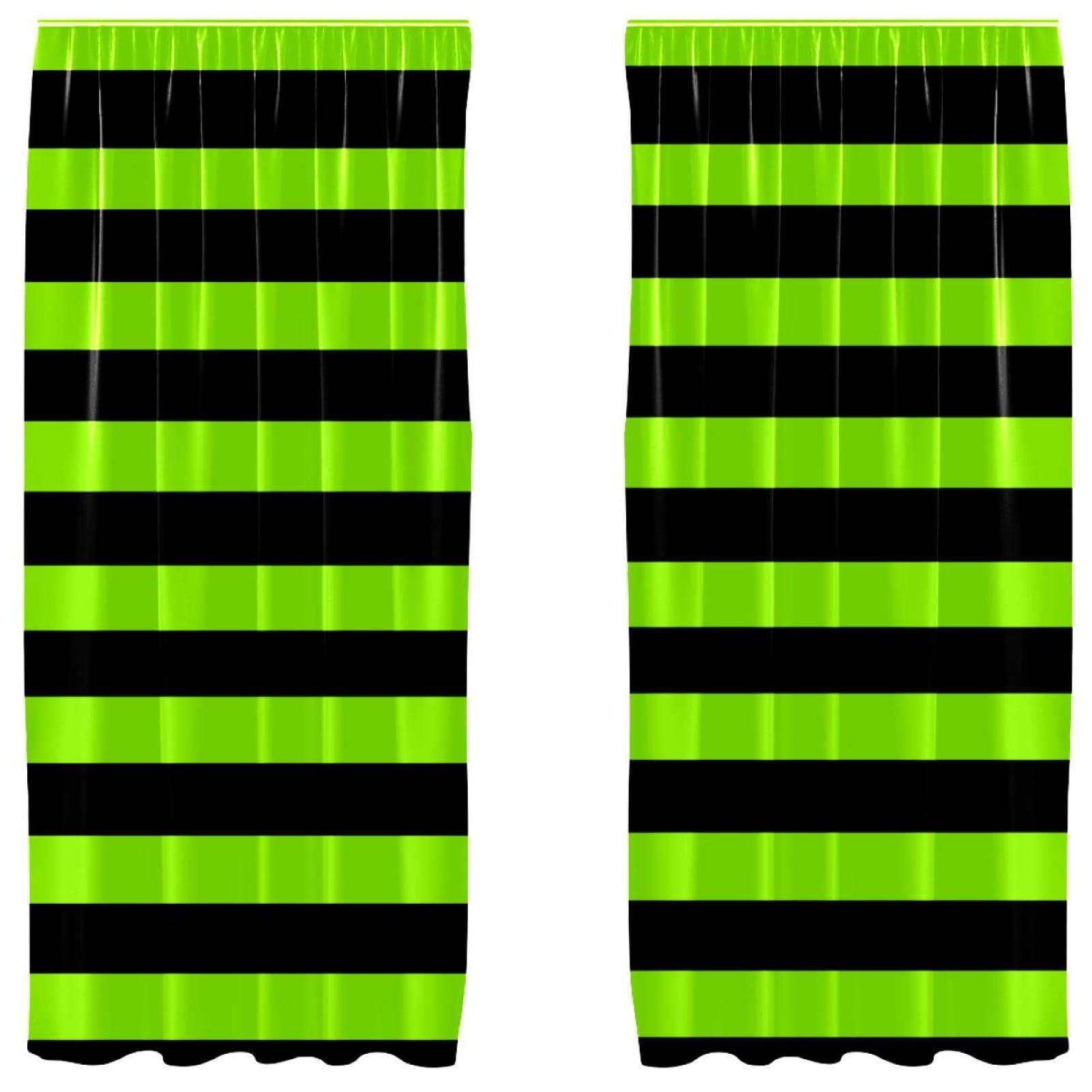 Cortinas opacas evitan luz exterior con rayas verdes y negras de cuarto