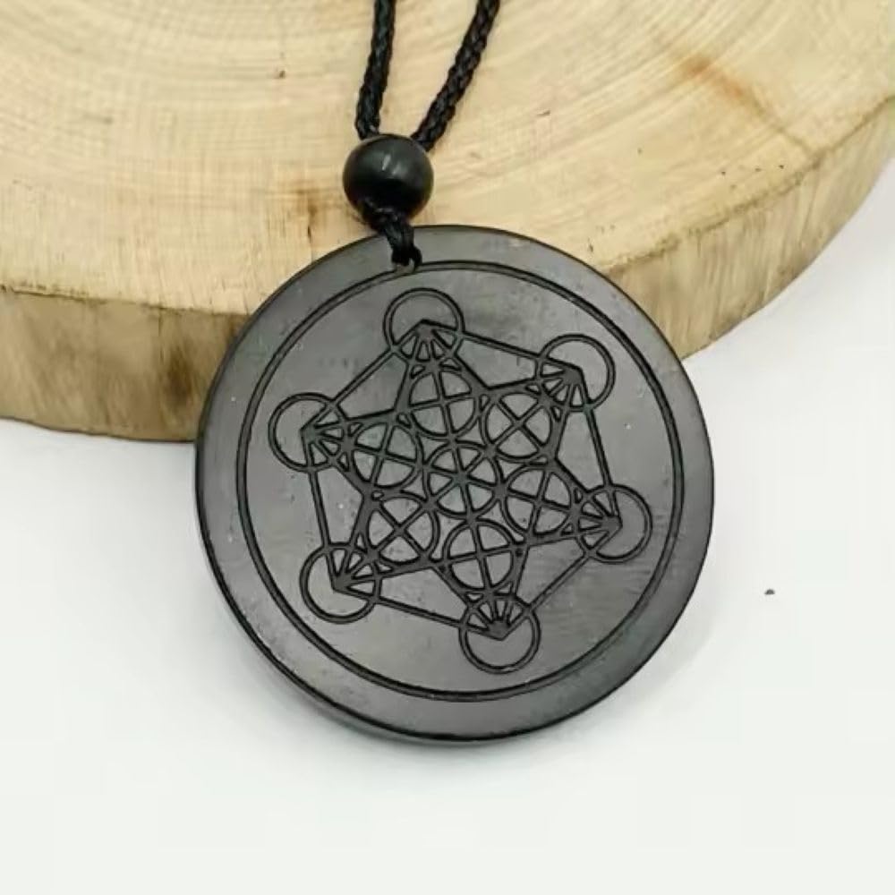 Ciondolo shungite in Carelia – 3,5 cm pietra naturale amuleto con simboli spirituali – nastro di cotone regolabile (fino a 80 cm) & scatola portagioie