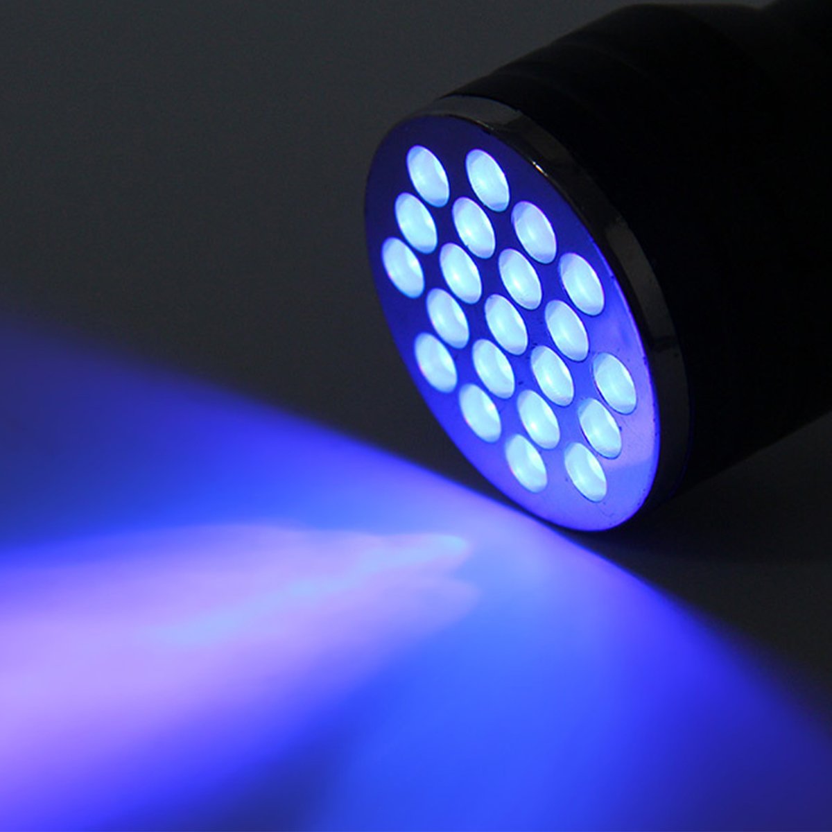 Torcia UV Pocketman 21 LED - Luce Nera Per Rilevare Macchie E Insetti