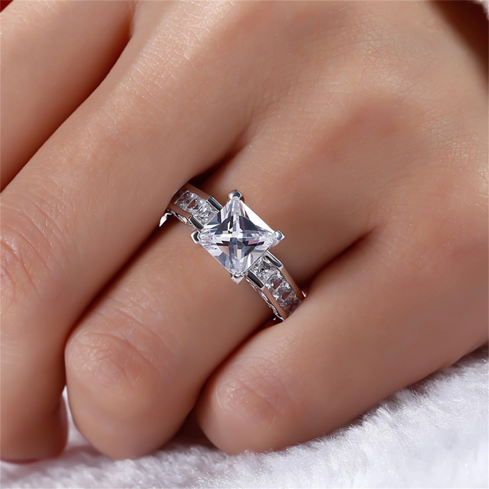Jeulia Anillo de compromiso de diamante de Eternity para mujer: plata de ley con corte princesa de 4 puntas, anillos de circonita, joyas de aniversario con caja de regalo