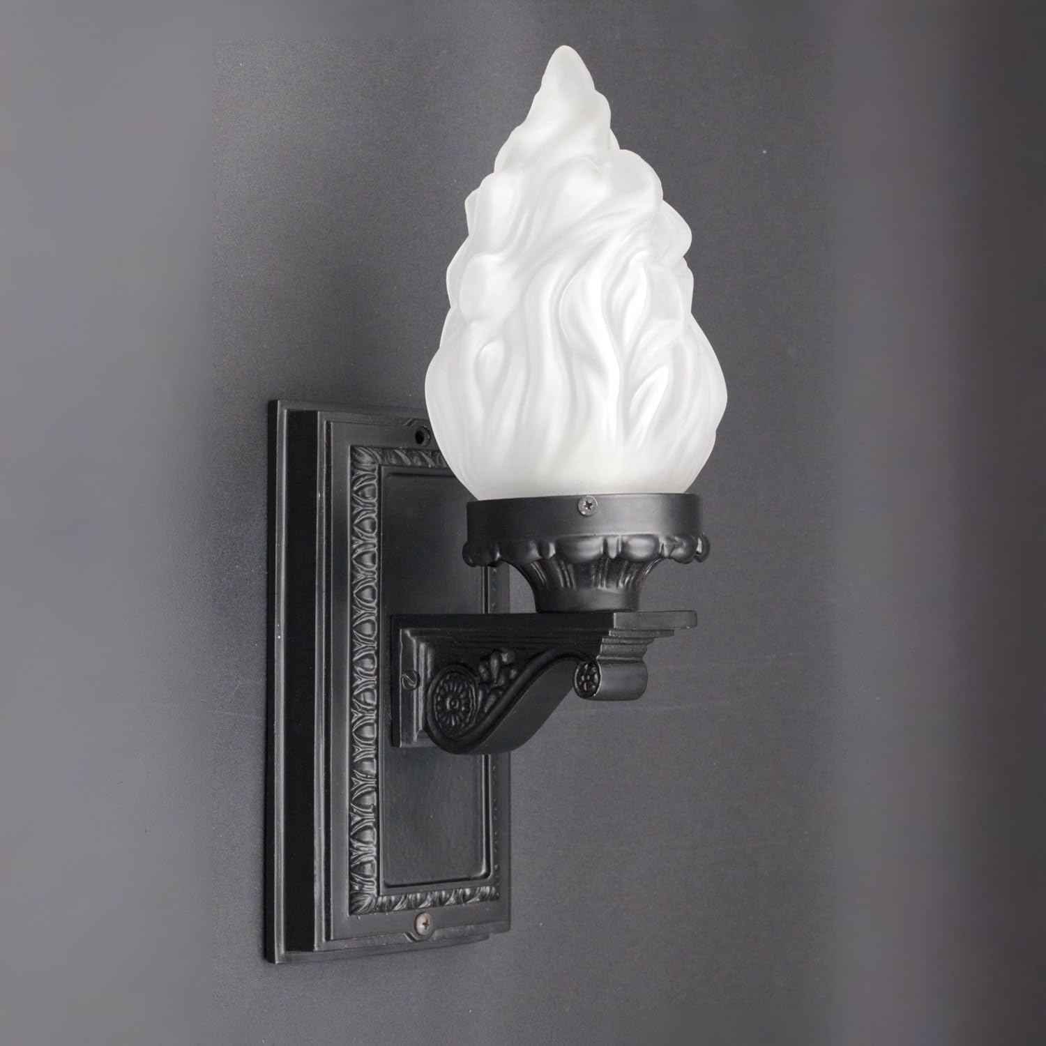 The King's Bay Cast Iron Victorian Floral Wall Sconce (Flame)