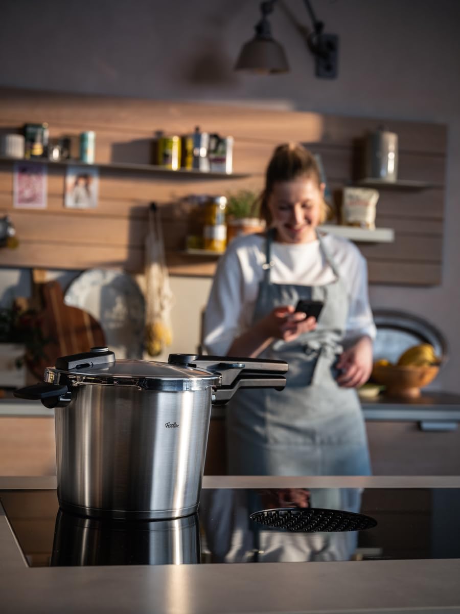 Fissler Vitaquick Premium/Schnellkochtopf-Set 2-teilig, Ø 22 cm (Schnellkochtopf 6 L + 3,5 Liter) m. Einsatz, Zusatz-Glasdeckel, 2-Garstufen, Made in Germany - Induktion