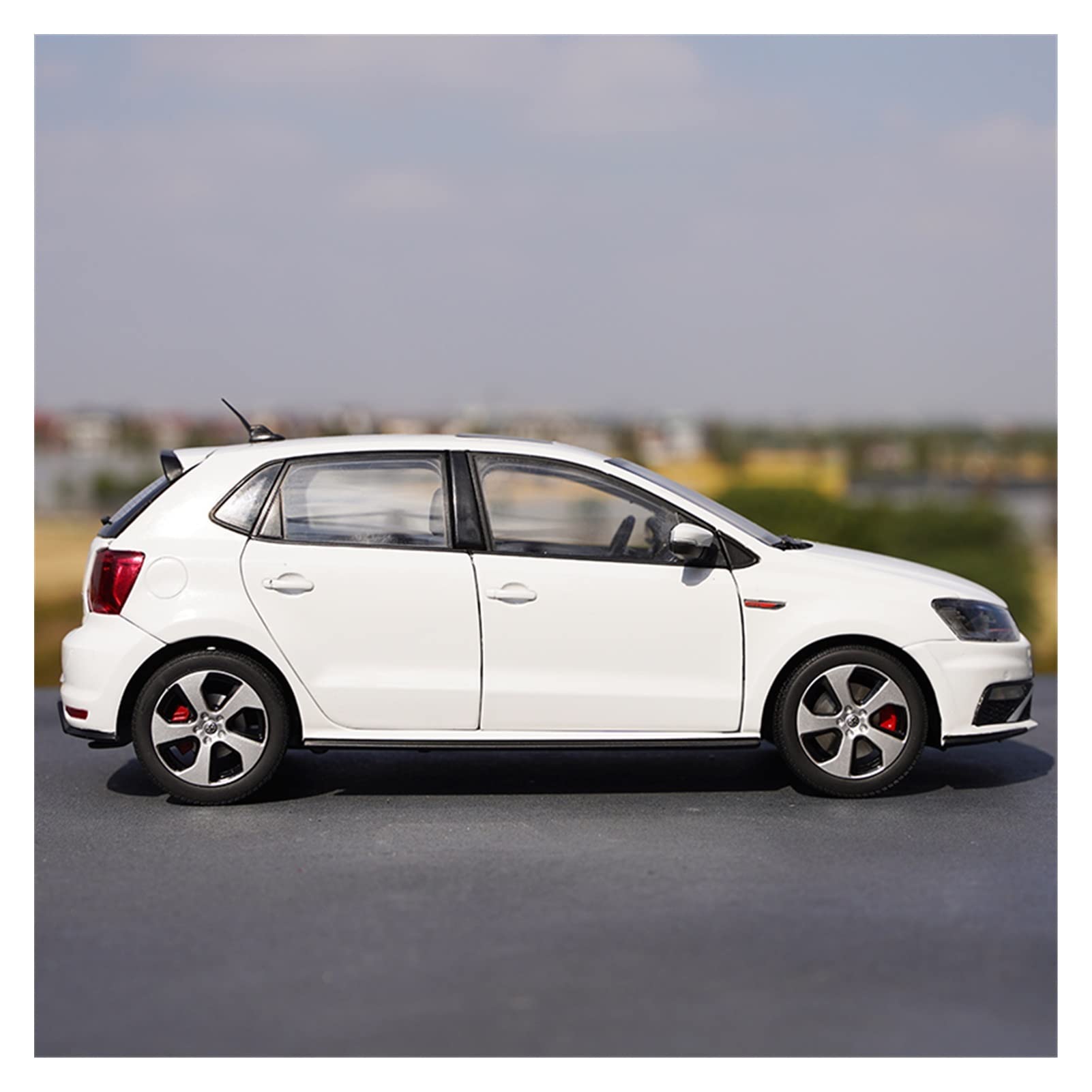 Veicoli a Motore in Scala 1:18 per Volkswagen Polo-GTI 2015 Modello di Auto in Metallo Pressofuso Bianco Collezione di Ornamenti per Adulti Regalo Modello di Auto Replica