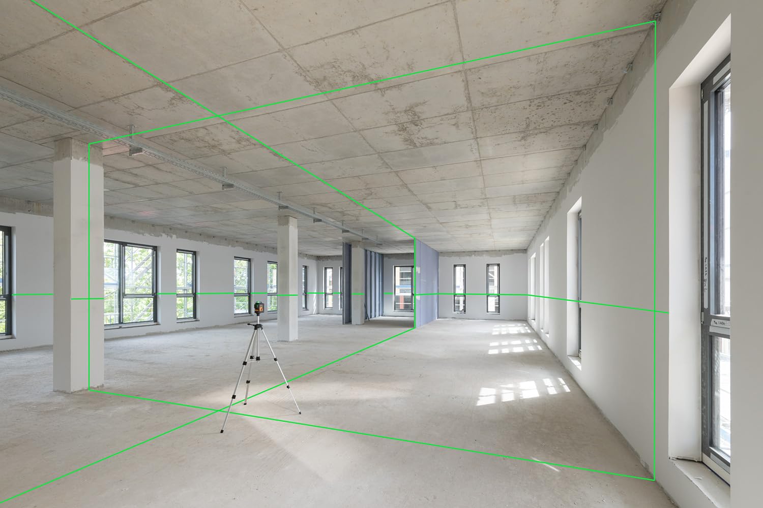 FLG 534640 Lot de 6 lasers laser multi-lignes 360° Vert dans une boîte à outils compacte avec de nombreux accessoires pour vos travaux d'aménagement intérieur