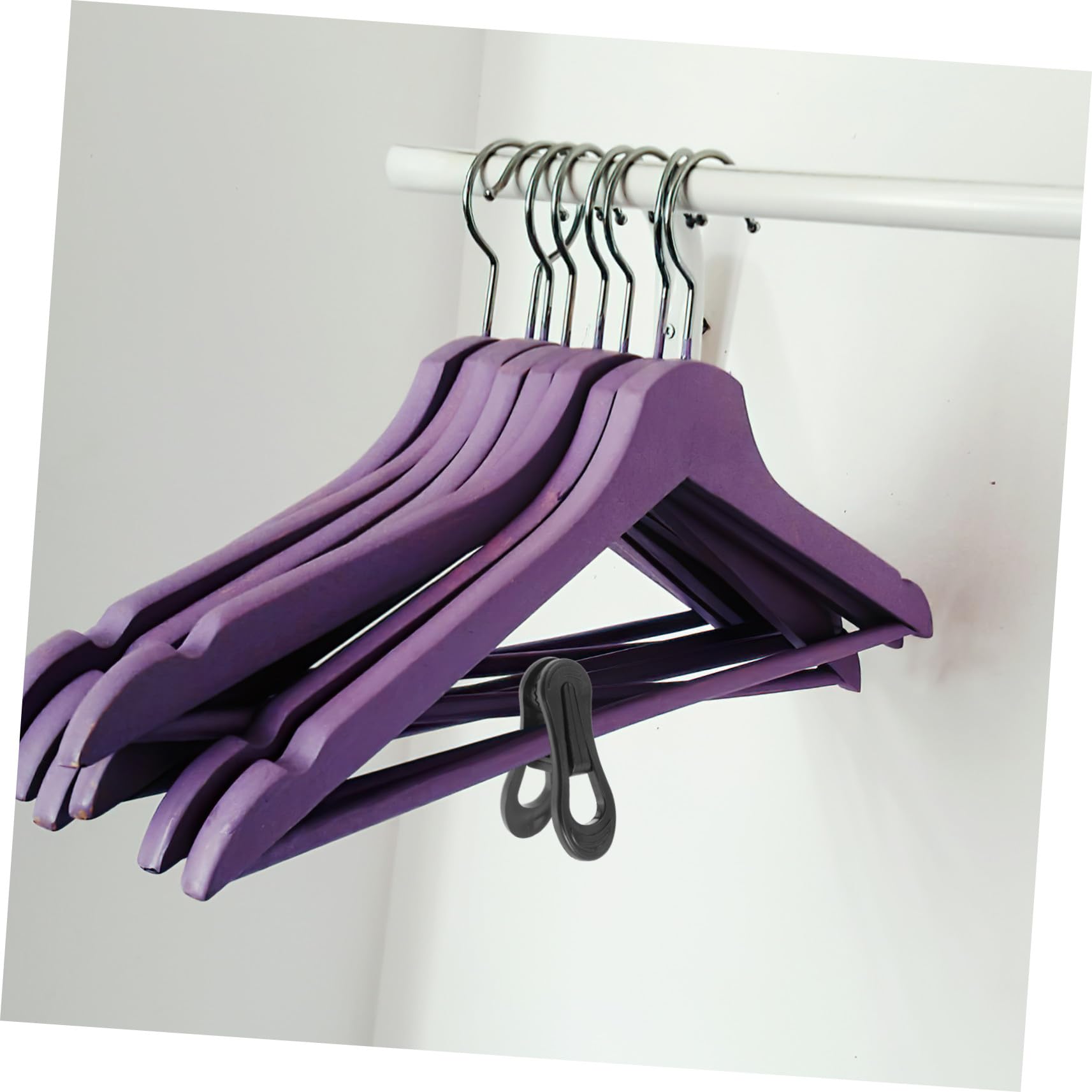 Schwarze Kleiderbügelclips aus Kunststoff für Schals
