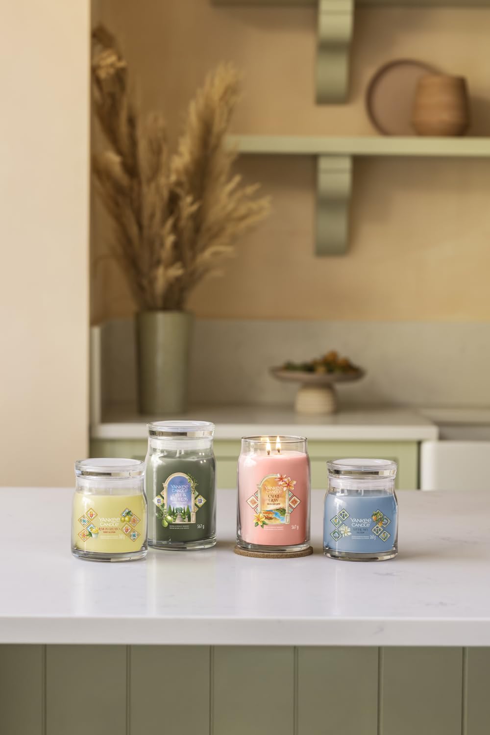 Yankee Candle Duftkerze im Glas (groß) CAPRI GLOW - Signature Kerze aus "Hello Italy" Kollektion mit Brenndauer bis zu 90 Stunden