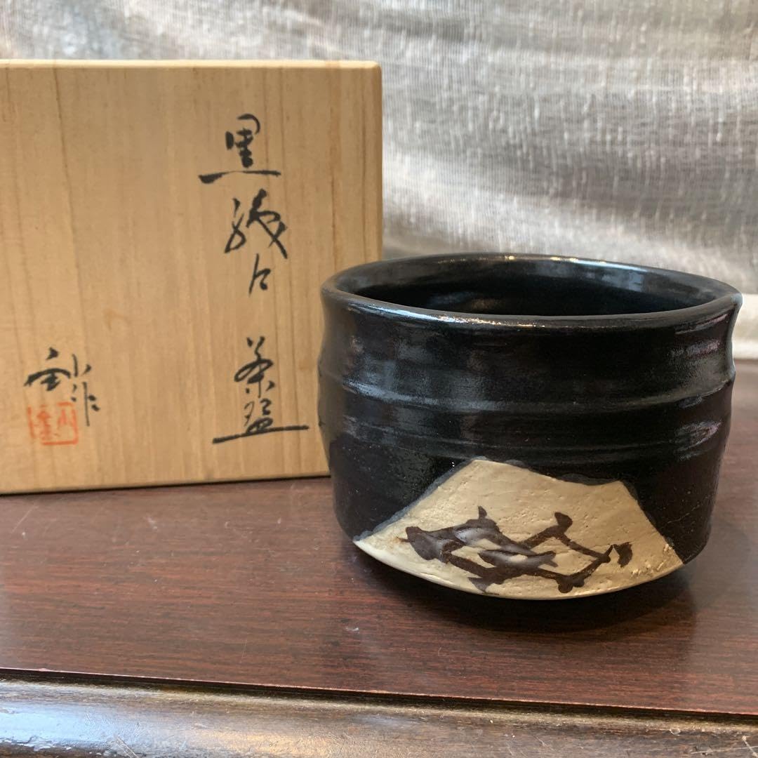魯山人 黒織部 茶碗 共箱 Amazon.co.jp: 茶道具 共箱 茶碗 『織部焼』『背戸窯 加藤釥造』『黒
