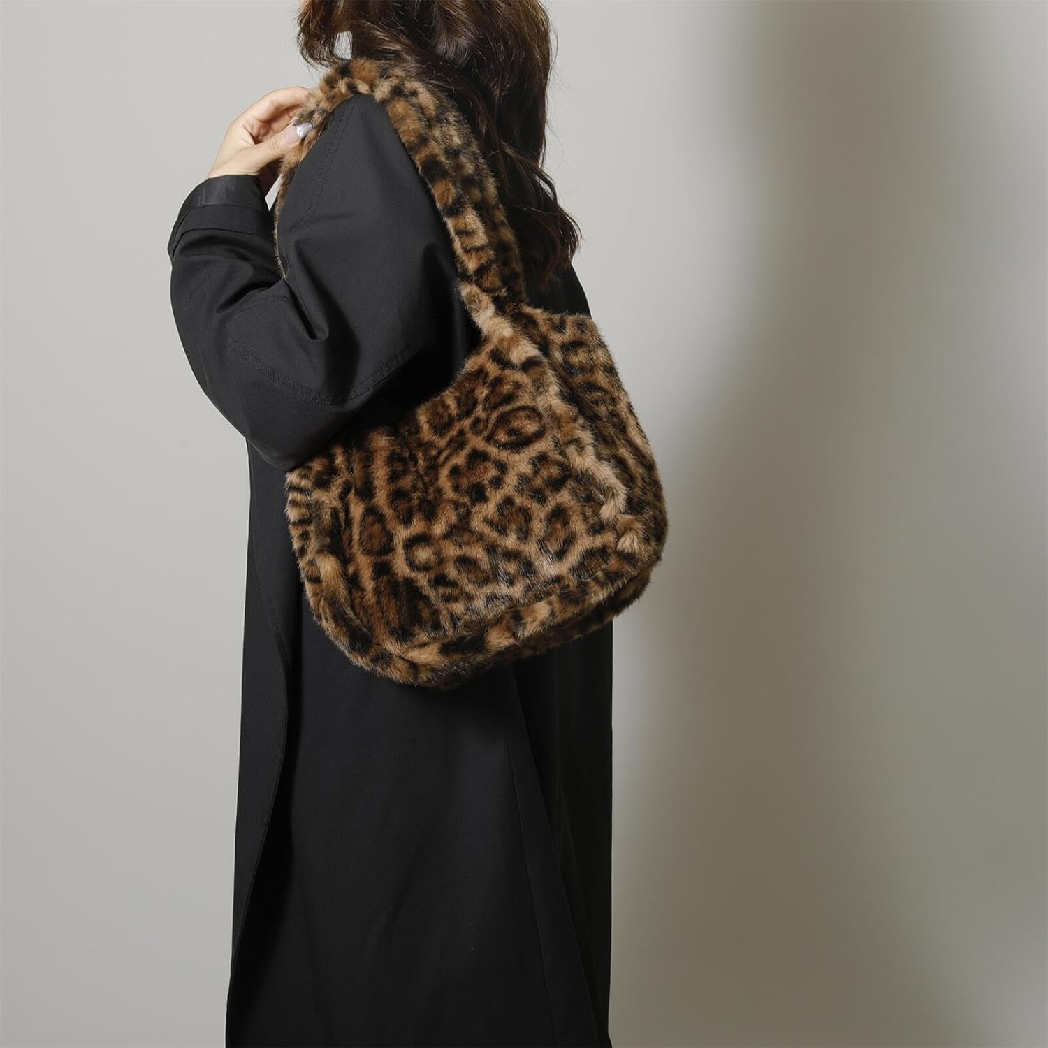 Furry Shoulder Bag for Women Faux Fur Handbag Fluffy Casual Totes Slouchy Plush Purses for Travel Shopping Work