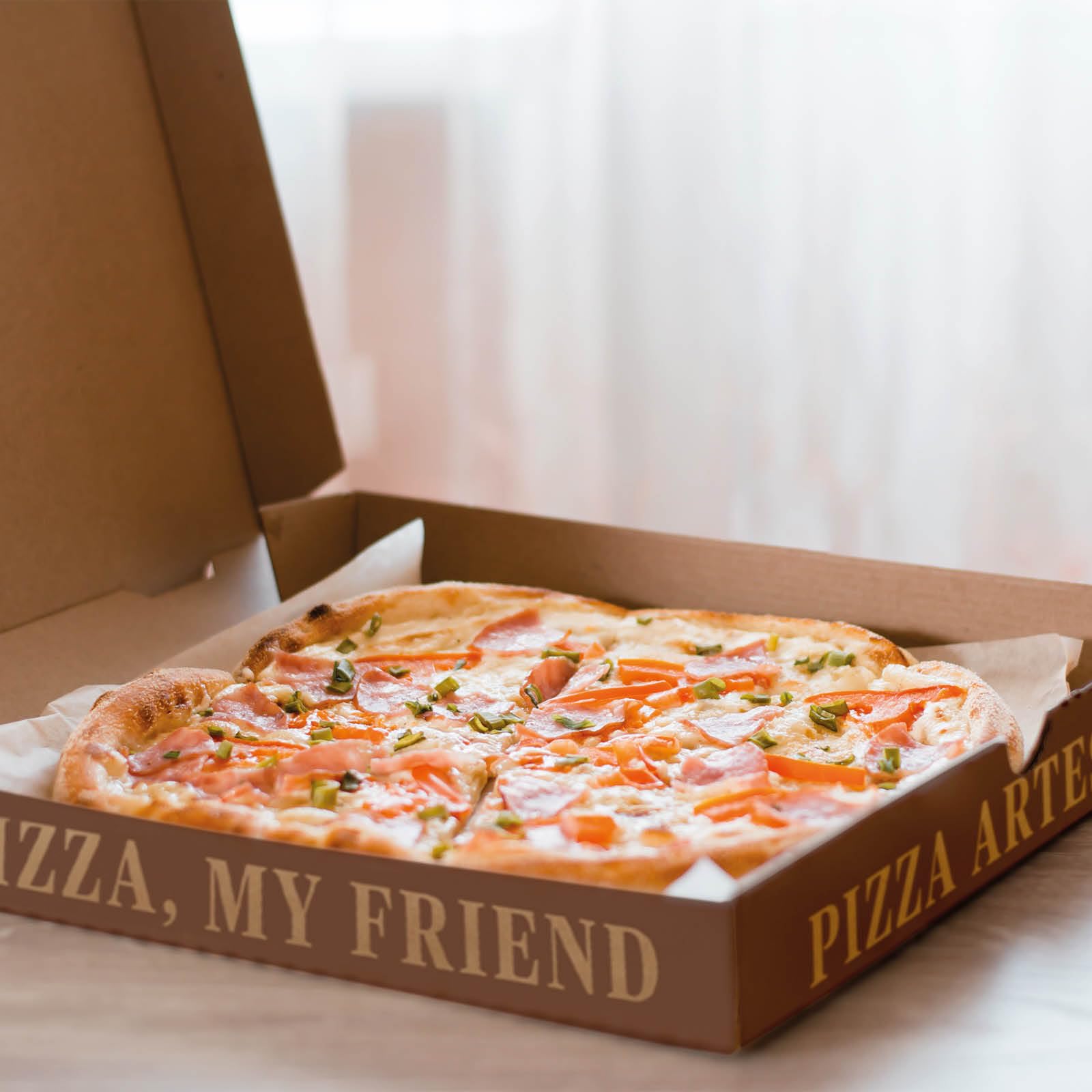 MAXI PRODUCTS - 50 Unidades - Caja para Pizza de Cartón Kraft Decorado para llevar de 26 x 26 x 3,5 cm - Caja Pizza, Take Away, Reciclable,porta pizza, Cierre Seguro, Comida para llevar - FACIL USO