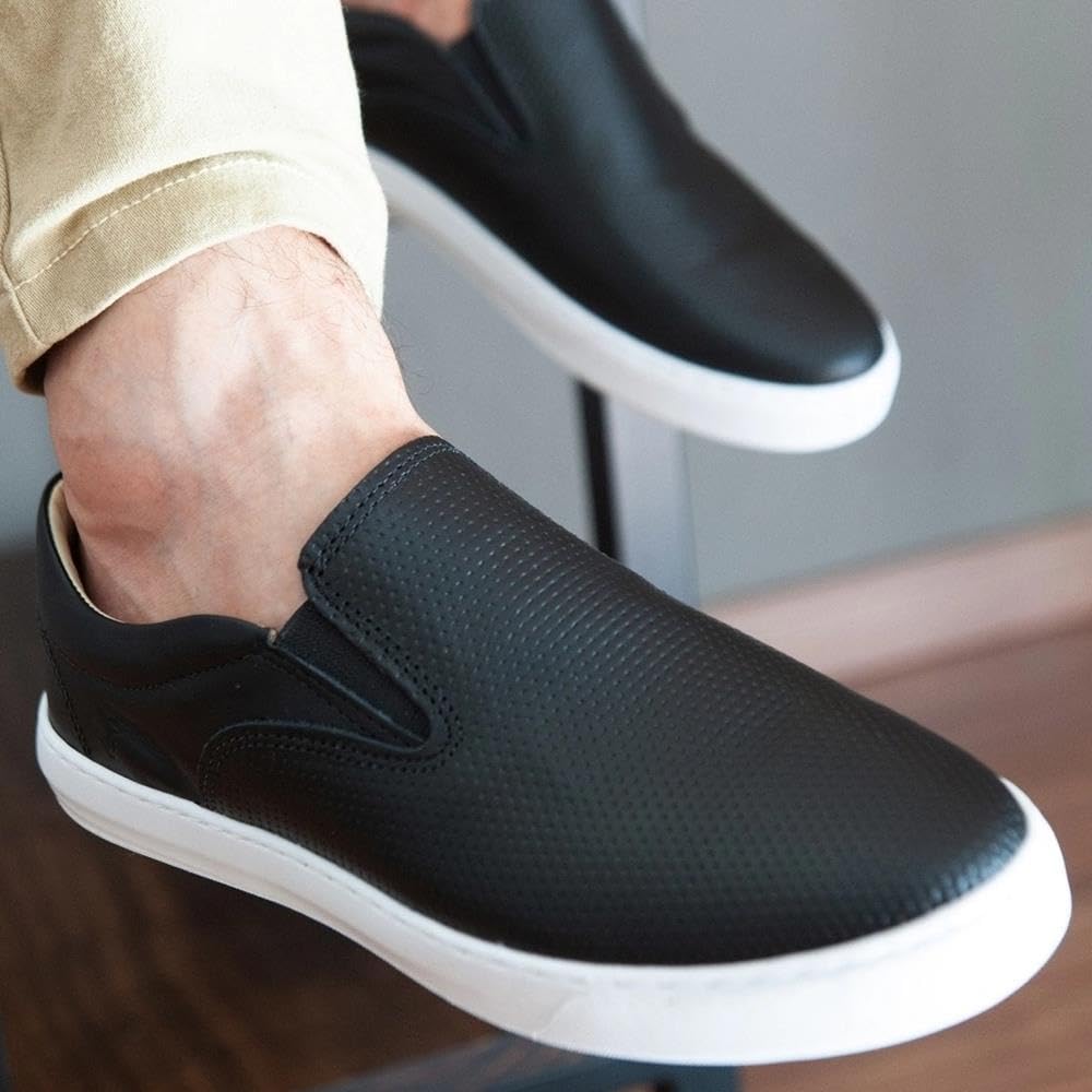 Tênis Slip-on Masculino Couro West Bulls Cano Baixo Conforto Preto 40 em promoção! Veja a oferta e mais achadinhos de Tênis 5 Hoje é o melhor dia para comprar Tênis Slip-on Masculino Couro West Bulls Cano Baixo Conforto Preto 40 com aquele preço maroto! Promoção! Aproveite a oferta! 5