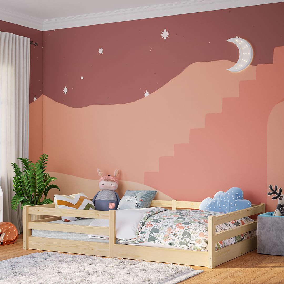 Bellabino Iskri Bodenbett 140x200 cm – Montessori Kinderbett mit Rausfallschutz & Lattenrost – Holzbett für Jungen & Mädchen aus Kiefer Massivholz in Natur – Kleinkindbett