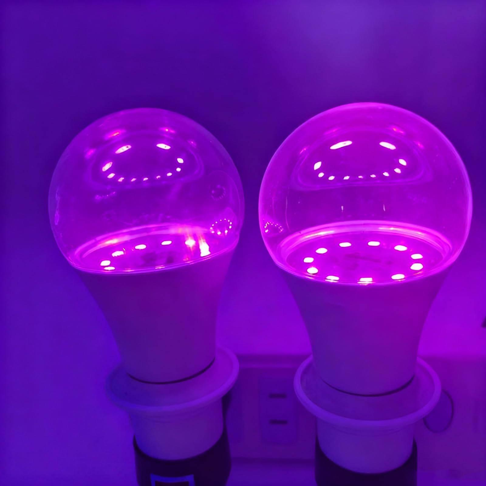 Żarówka UV z czarnym światłem, E27, 10 W, czarna żarówka, 385-400 nm UVA, oświetlenie UV na imprezę Halloween, do piwnicy, dyskoteki, klubu (2 sztuki białe)