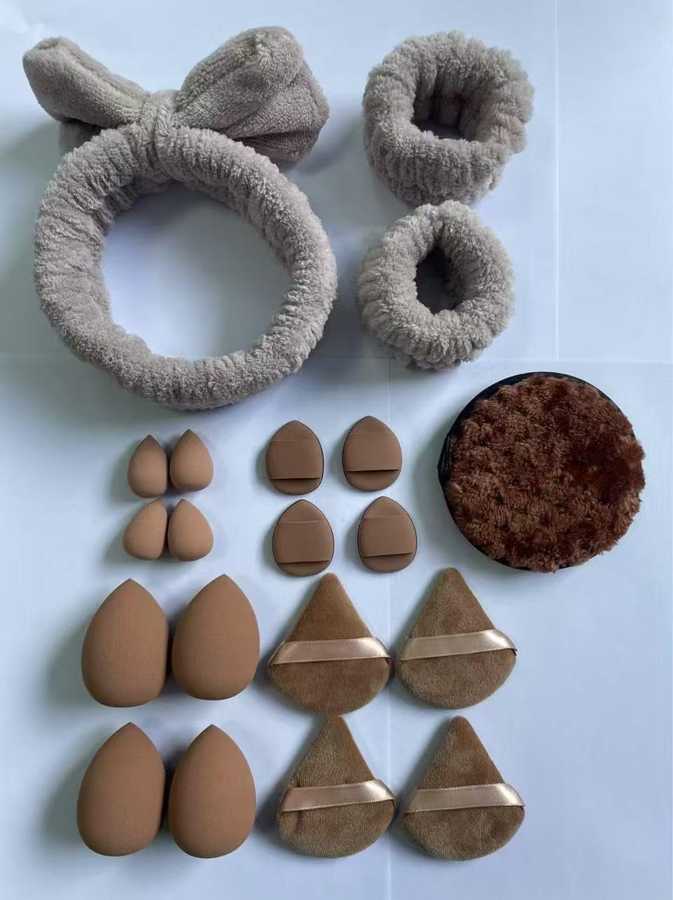 Gege Bear Juego de esponjas de maquillaje multiforma, colección Beauty Puff de 20 piezas con diadema y esponja limpia, juegos de rosa, morado, beige y brillante, kit de licuadora facial para crema
