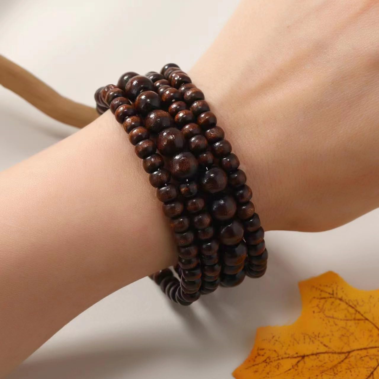 Bracciale Rigido Fatto a Mano con Perline di Legno Naturale, Bracciale Rigido Intrecciato con Motivi Geometrici Spessi per Donna, Gioielli Boho Estivi da Spiaggia.