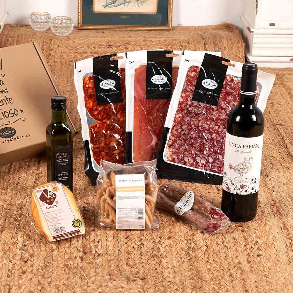 LOTE EMBUTIDOS GOURMET LOTE EMP 040-25 / con vino ecológico Finca Fabián, ibéricos, queso curado Son Vives, aceite D.O. Cazorla y snacks en caja personalizada