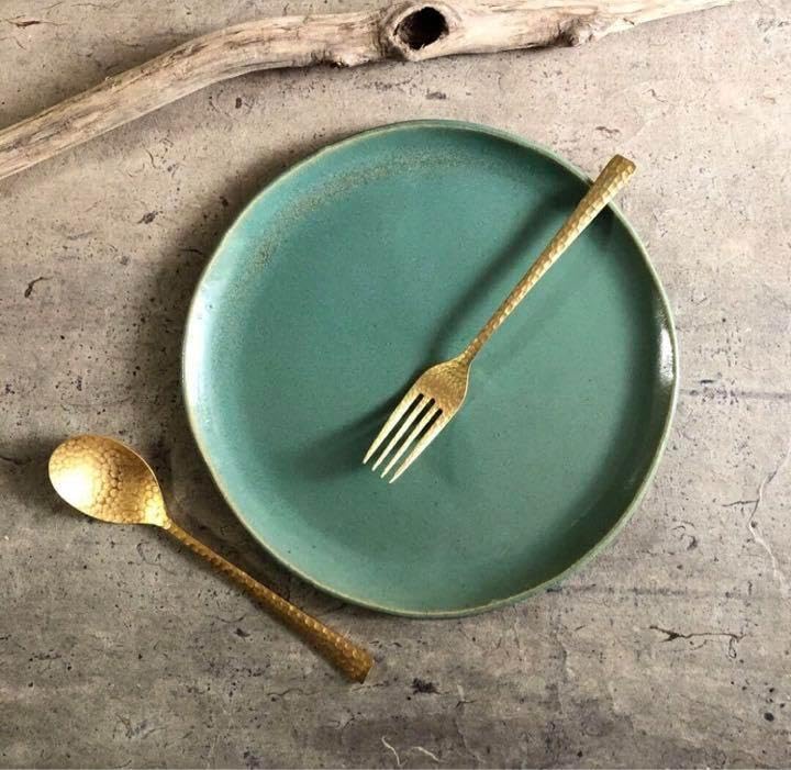 Amazon.co.jp: 益子焼 青磁釉8寸平皿 : ホーム＆キッチン