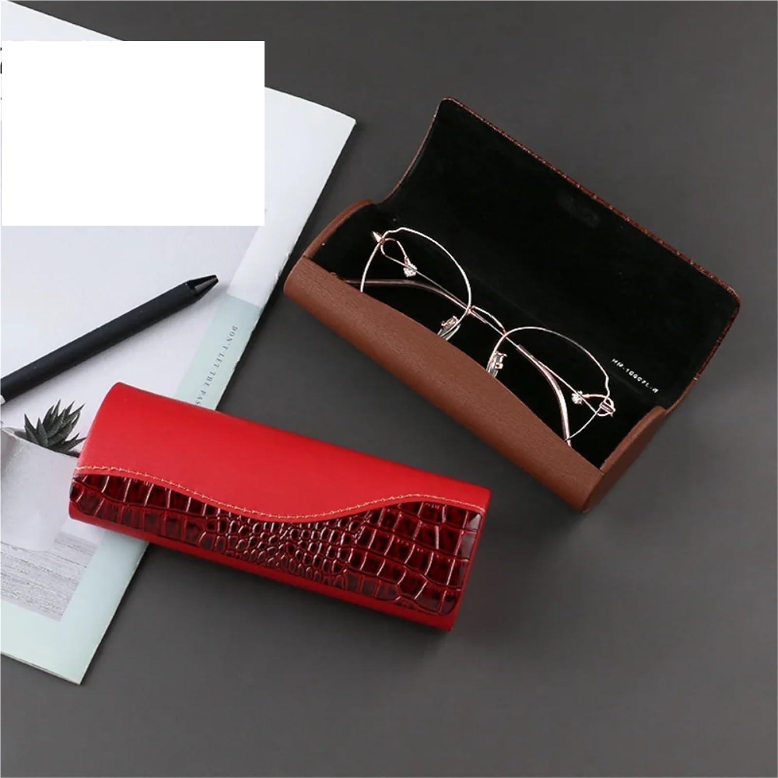 Brillenetui 2 Stück magnetische Brillenetui aus Leder, Flacher Spiegel, Sonnenbrillenetui, Aufbewahrungsbox, leicht, tragbar, weich, Paketbox(Brown)