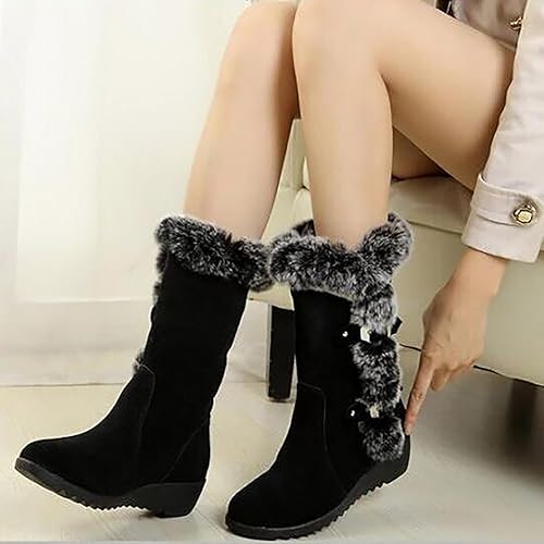 Miniatura 8 de WENOREG Botas de nieve cálidas de gamuza para mujer, de media pantorrilla, con hebilla de metal, botines de cuña peludos para exteriores,
