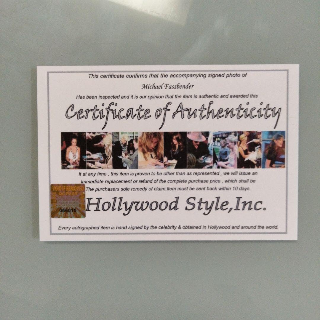 Amazon.co.jp: マイケルファスベンダー直筆サイン入り超大型写真…名  