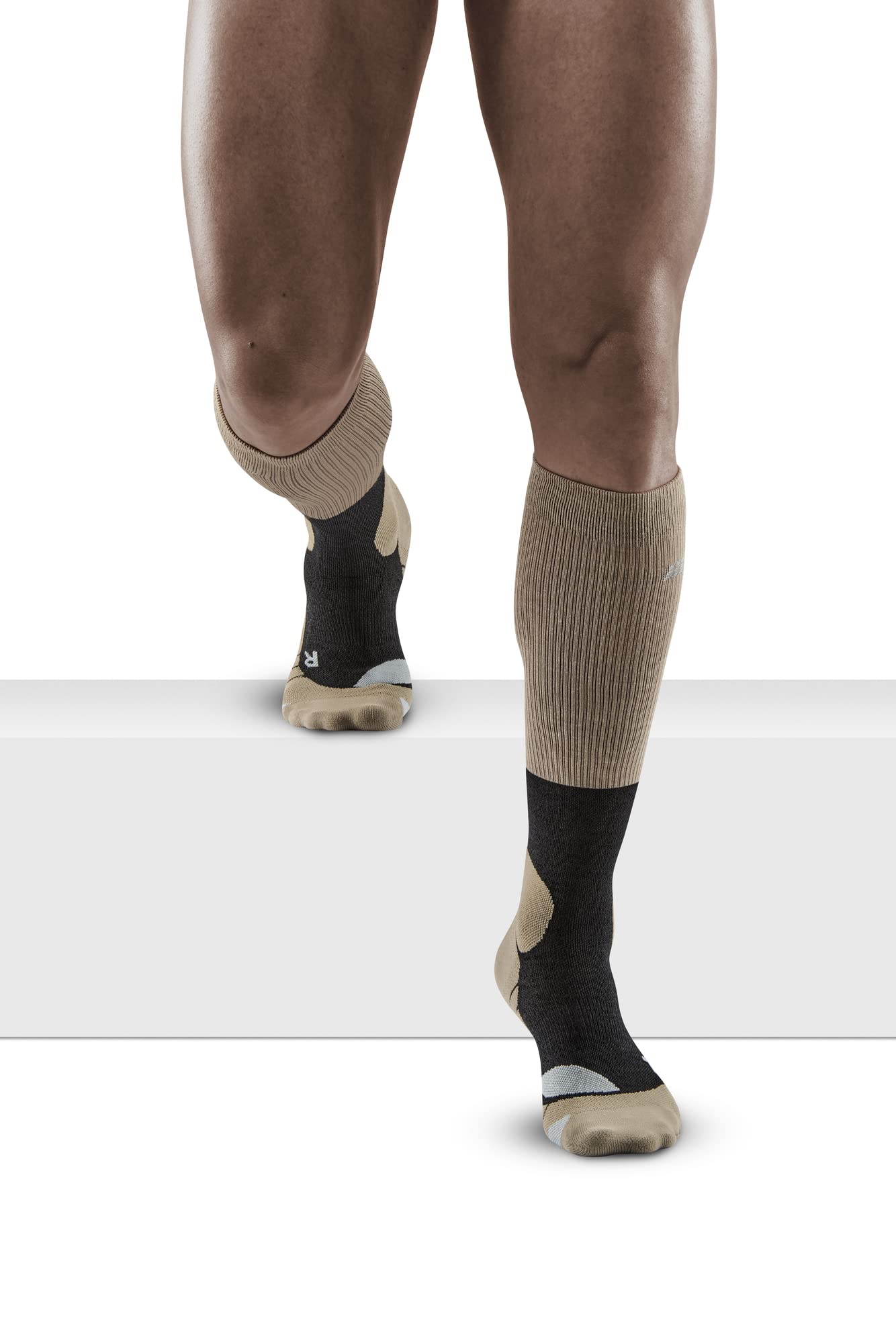 CEP – HIKING MERINO SOCKS REDESIGN für Herren | Knielange Wandersocken mit Kompression | Trekkingsocken für optimale Trittsicherheit in Sand/Grey | Größe IV | L