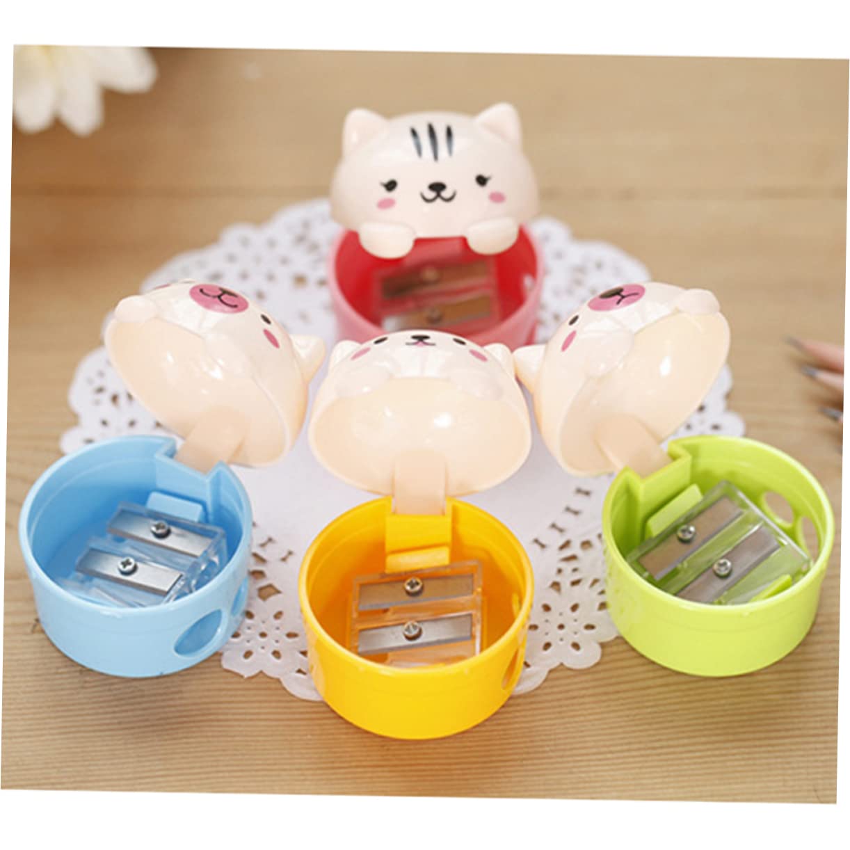 Set Di 3 Temperamatite A 2 Fori Per Ragazzi E Ragazze Piccolo E Portatile A Tema Cartone Animato Con Gatto E Orso Senza Impugnatura 8 Pezzi * 3 Casuali