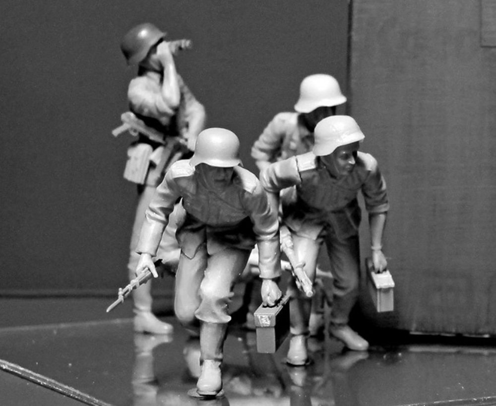 (未使用･未開封品)　マスターボックス 1/35 第二次世界大戦 ドイツ 歩兵5体 大戦前期制服 プラモデル MB35177 0pbj0lf Amazon.co.jp: マスターボックス 1/35 第二次世界大戦 ドイツ 歩兵5体