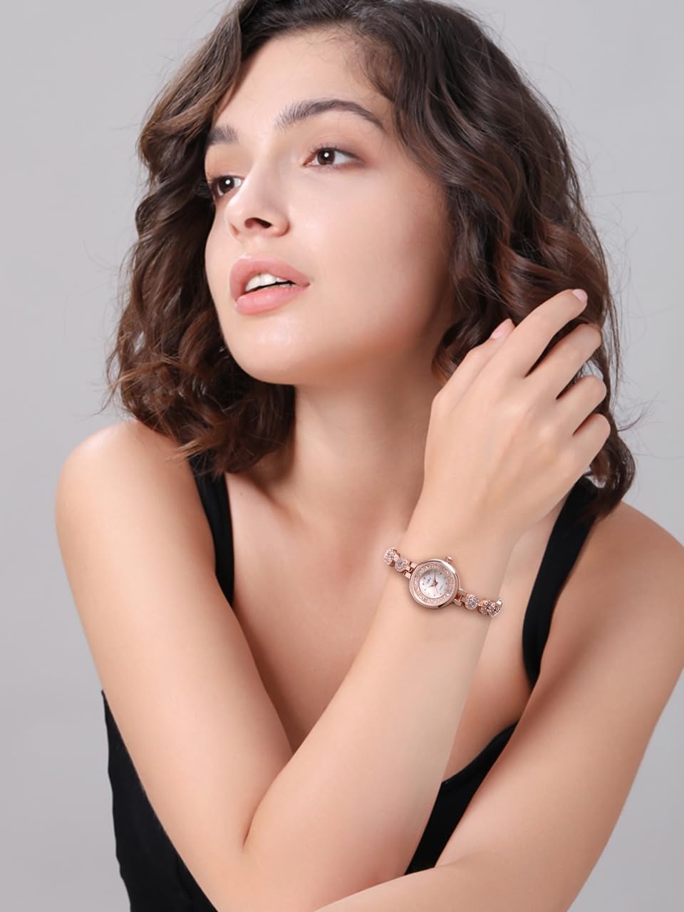 O.M.J Reloj para mujer de oro rosa con esfera de nácar y piedra natal con detalles de cristal