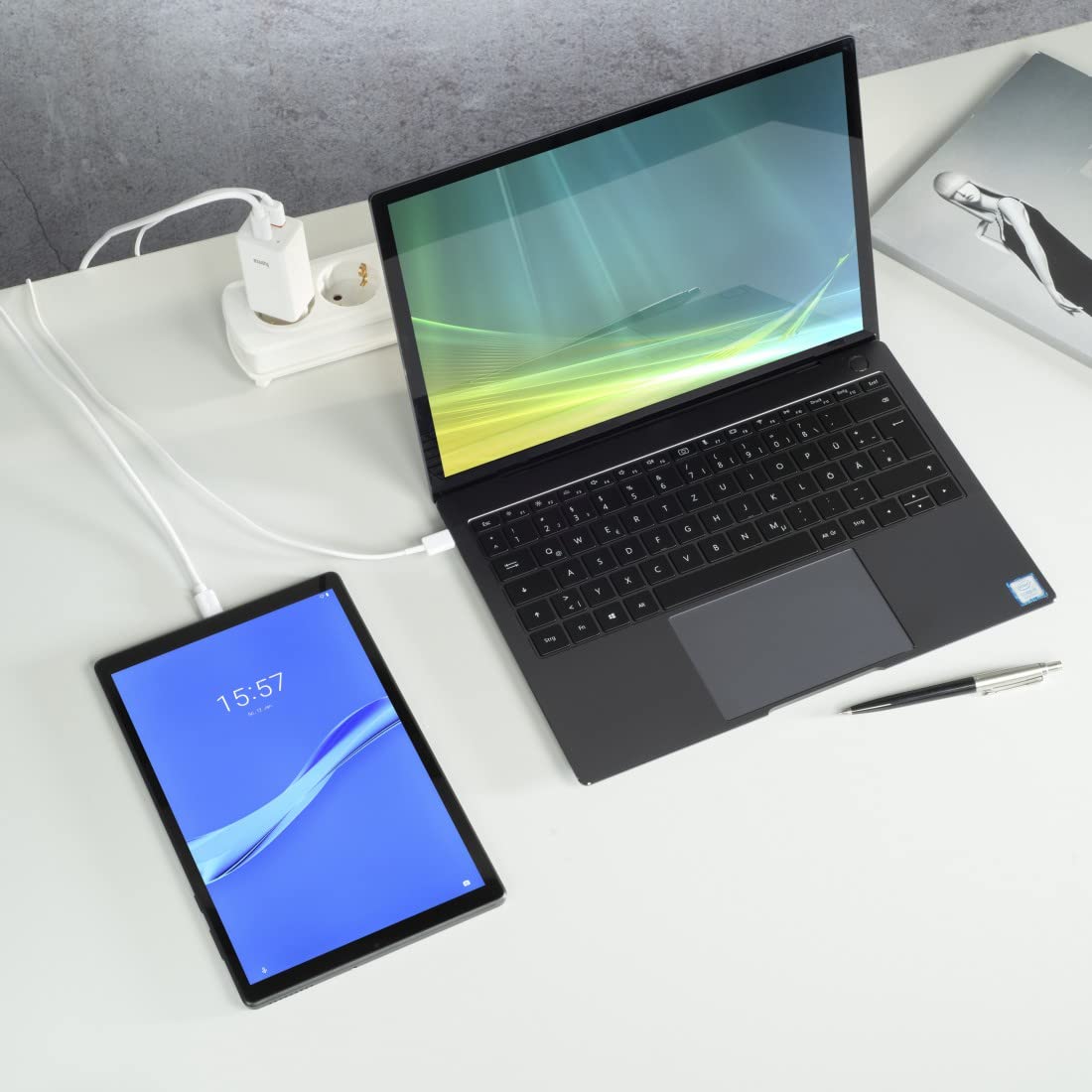 Hama Netzteil USB C und USB A Universal für Notebook, Tablet und Smartphone (kompaktes USB Ladegerät GaN Power Delivery, 65 Watt Schnellladegerät Quick Charge 3.0, kompatibel mit Thunderbolt) weiß
