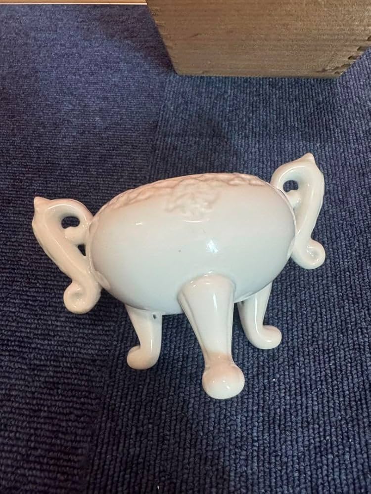 2005 有田焼 清兵衛 三足 獅子　白磁香炉　未使用 2005 有田焼 清兵衛 三足 獅子 白磁香炉 未使用 青磁香炉 有田焼