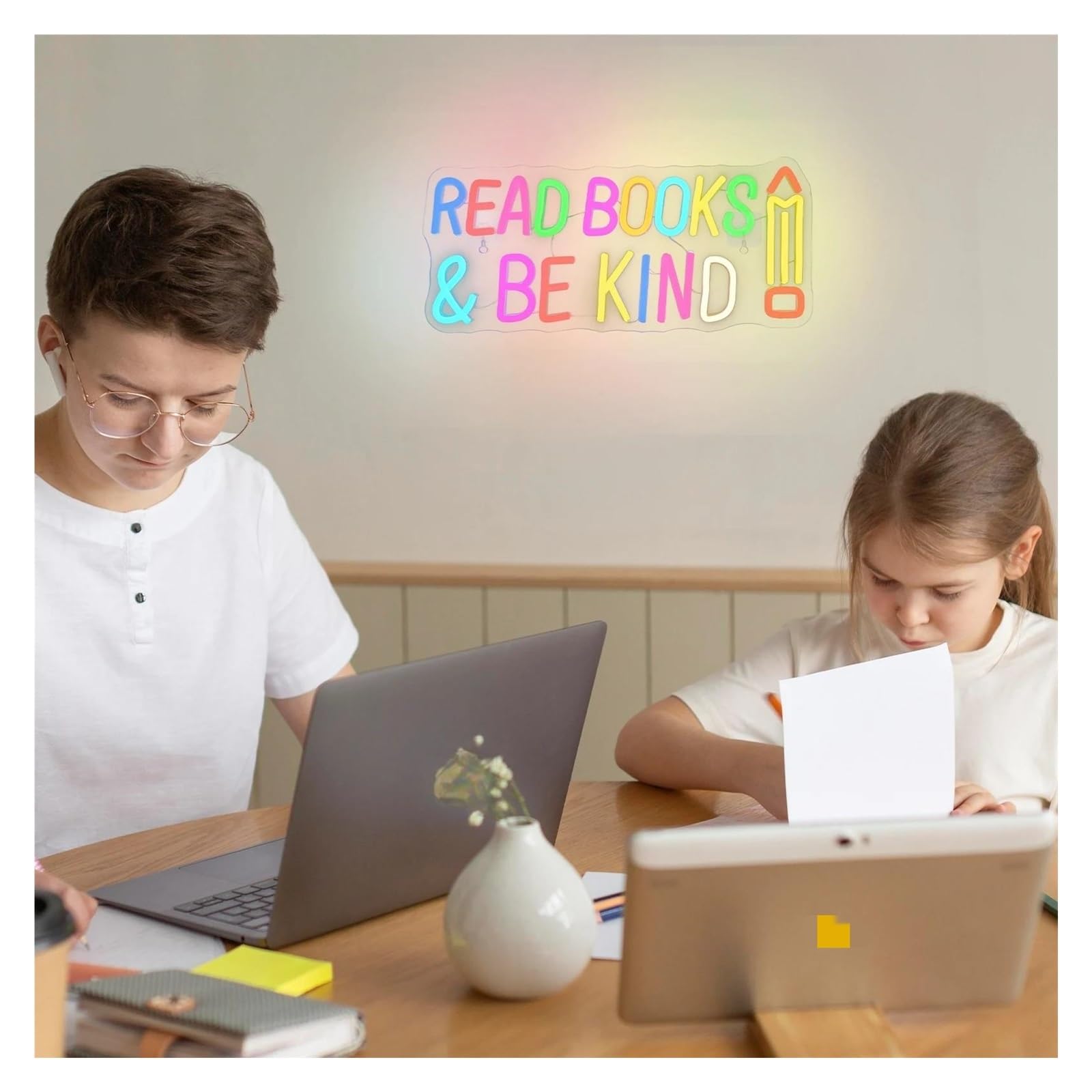 Scritta luminosa Insegna Al Neon A Dimmerabile Read Books And Be Kind Con Luce Per Studenti, Aule, Librerie, Biblioteche, Musei, Sala Studio, 42cmx19cm