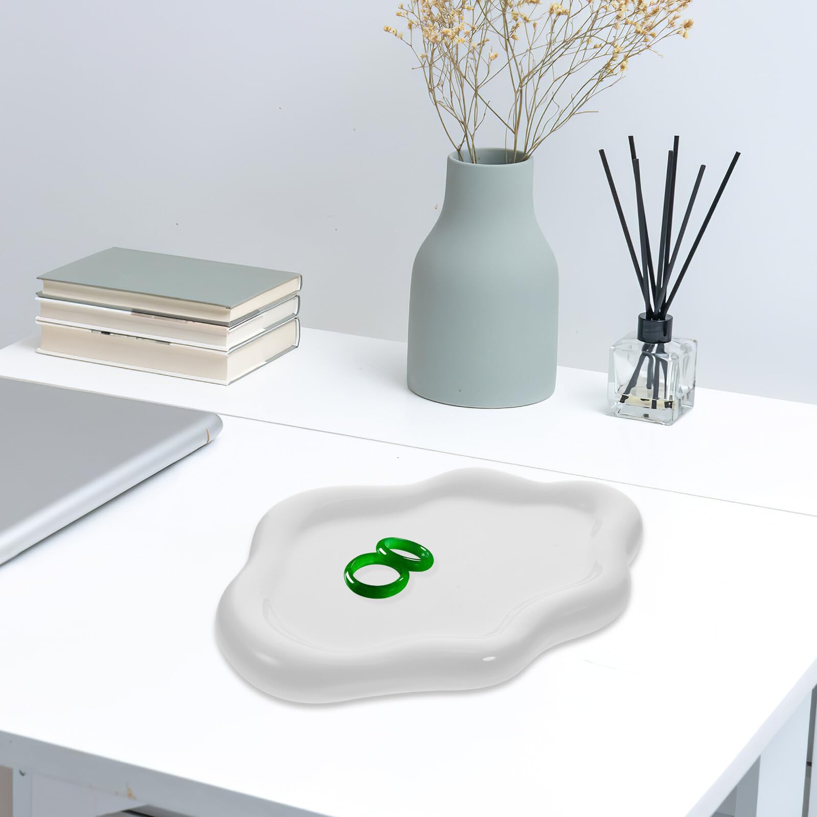 Vassoio per Gioielli in Ceramica Bianco Bordi Lisci e Design Elegante, Porta Anelli e Organizer Decorativo la Casa, Finitura Raffinata senza Odore