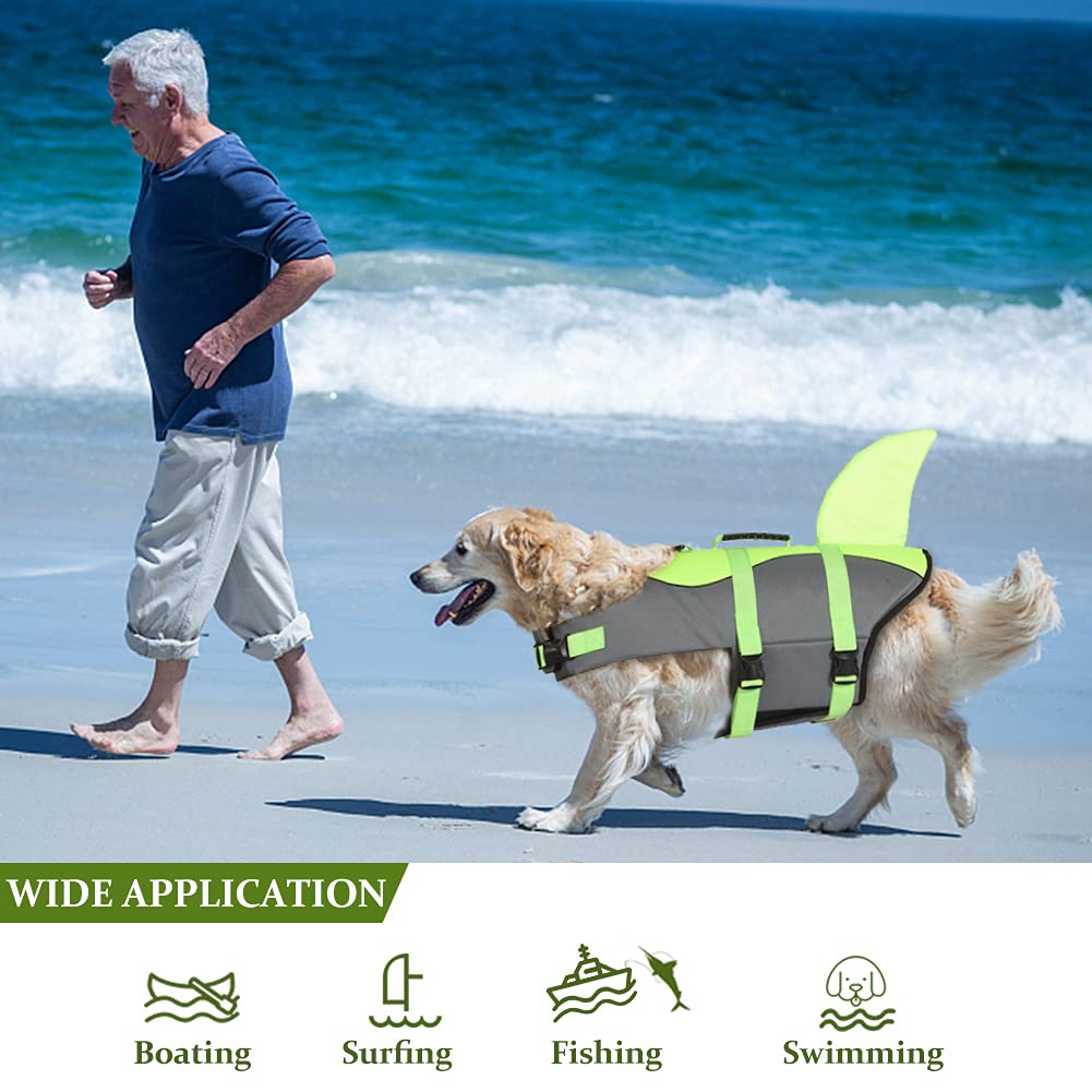 Do Dogs Have To Wear Life Jackets On Boats