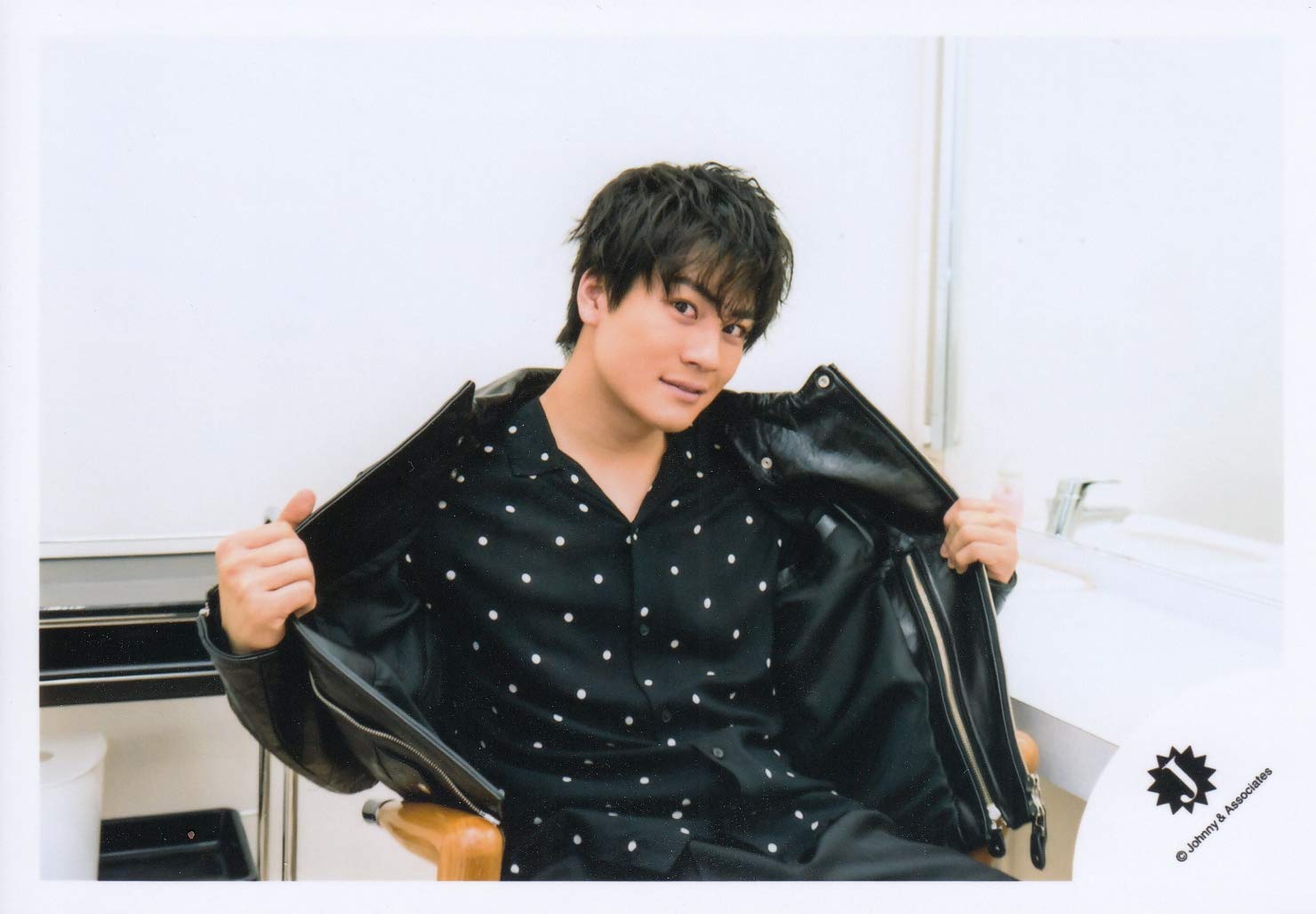 Amazon.co.jp: Six TONES 公式 生 写真（森本慎太郎）ST00017 : おもちゃ