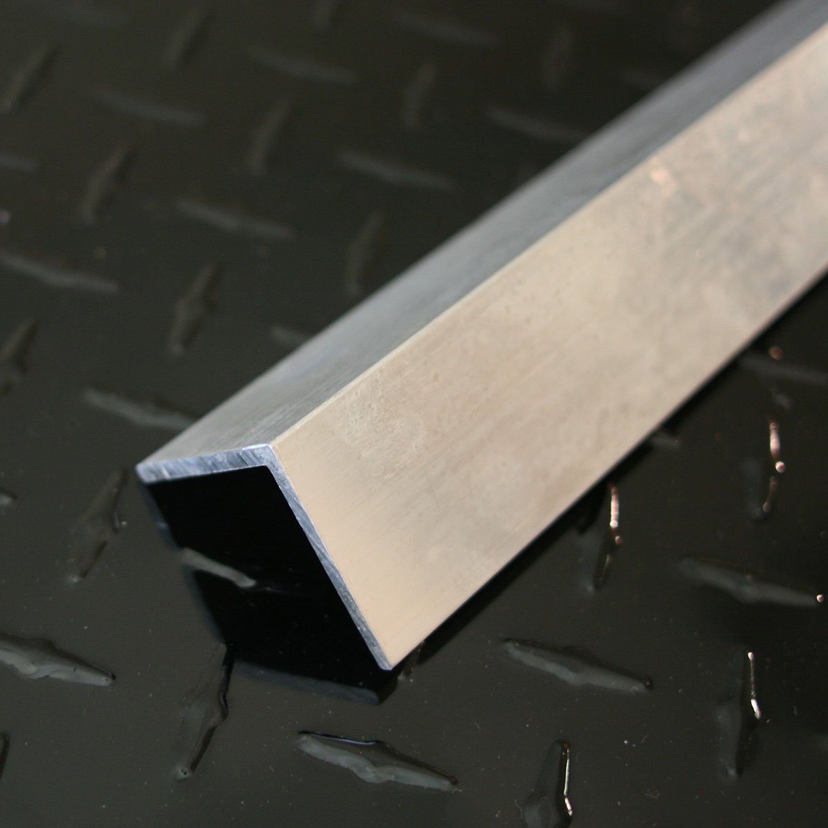 M-D Building Products 58297 1-1/2-Inch by 1-1/2-Inch by 1/8-Inch by 72-Inch Angle Equal Leg Mill