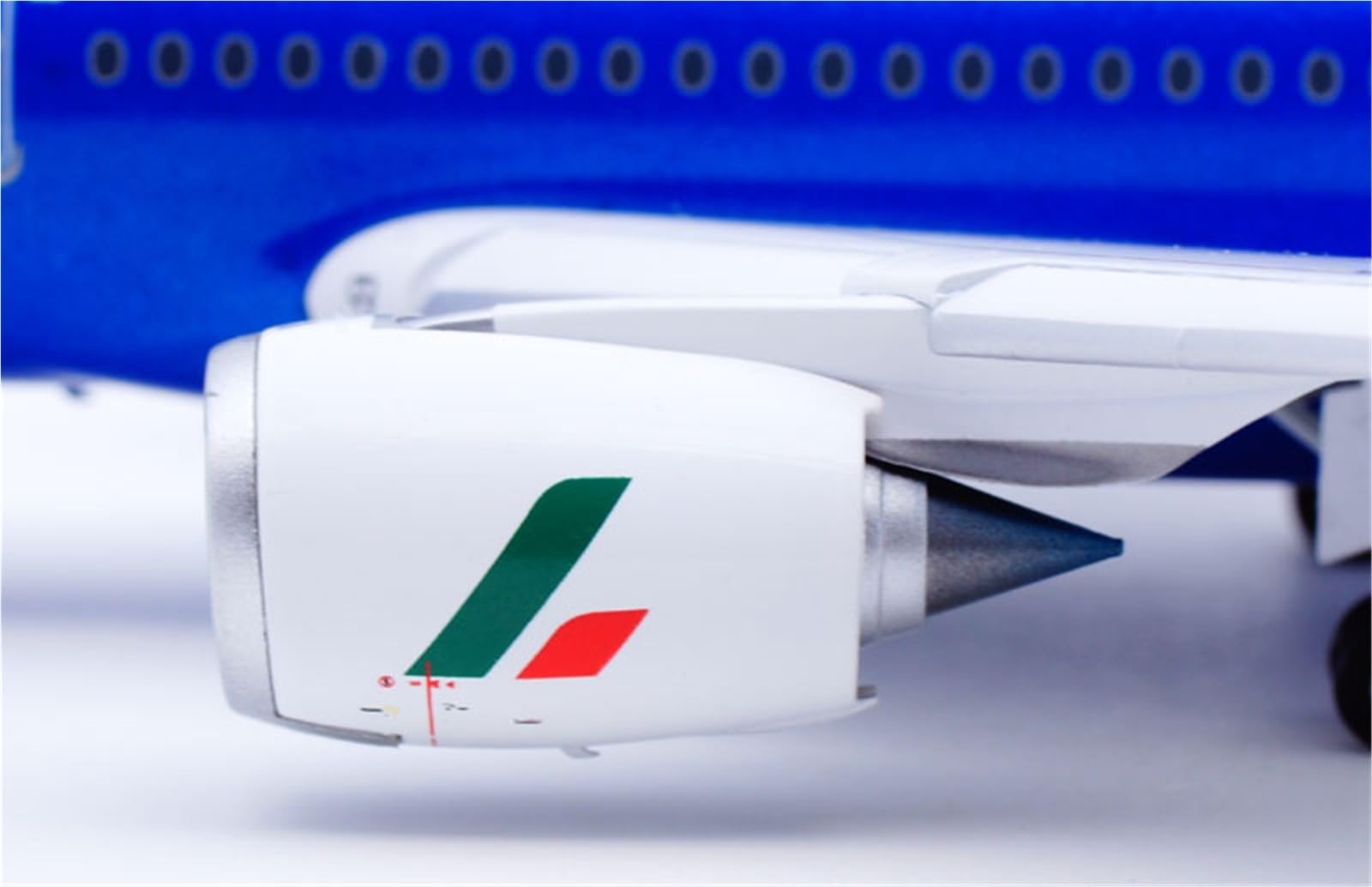 Nachbildung von Flugzeugmodellen für ITA Airways A350-900 Ei-IFF-Klappen, 1:200, Druckguss-Modellflugzeug –, 32 cm großes Sammlerflugzeug mit Ständer, Miniatur-Flugzeugmodell (Klappe)