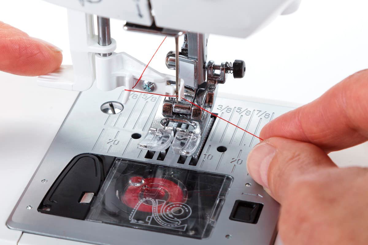 SINGER C5955 - Macchina da cucire elettronica professionale e macchina da cucire con 200 punti, 8 occhielli, infila ago automatico, schermo LCD, 2 LED, 8 piedi per cucito creativo, pelle e