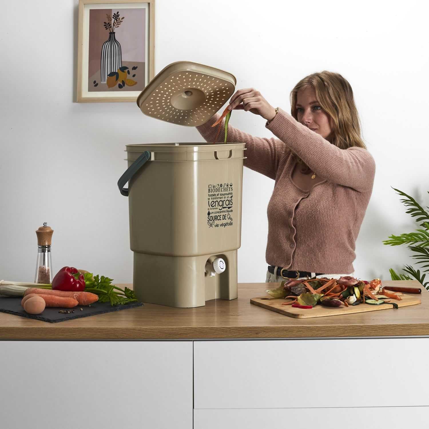 JECHERCHE UNE IDÉE - ME0022 Composteur de Cuisine avec Robinet et Spray - Collecte Intérieure - Méthode Bokashi - Tamis Inclus - Vaporisateur 400mL - Pratique et Fonctionnel