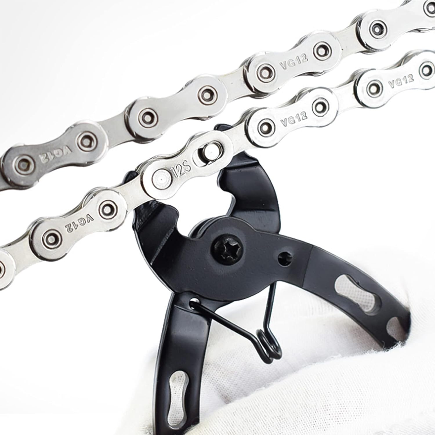 Sports Mountain Bike 12 Speed Chain Durable 1/2in x11/128 Bicycle Chain Reliable Narrow 126 Links Chain External chamfering Technology Silver