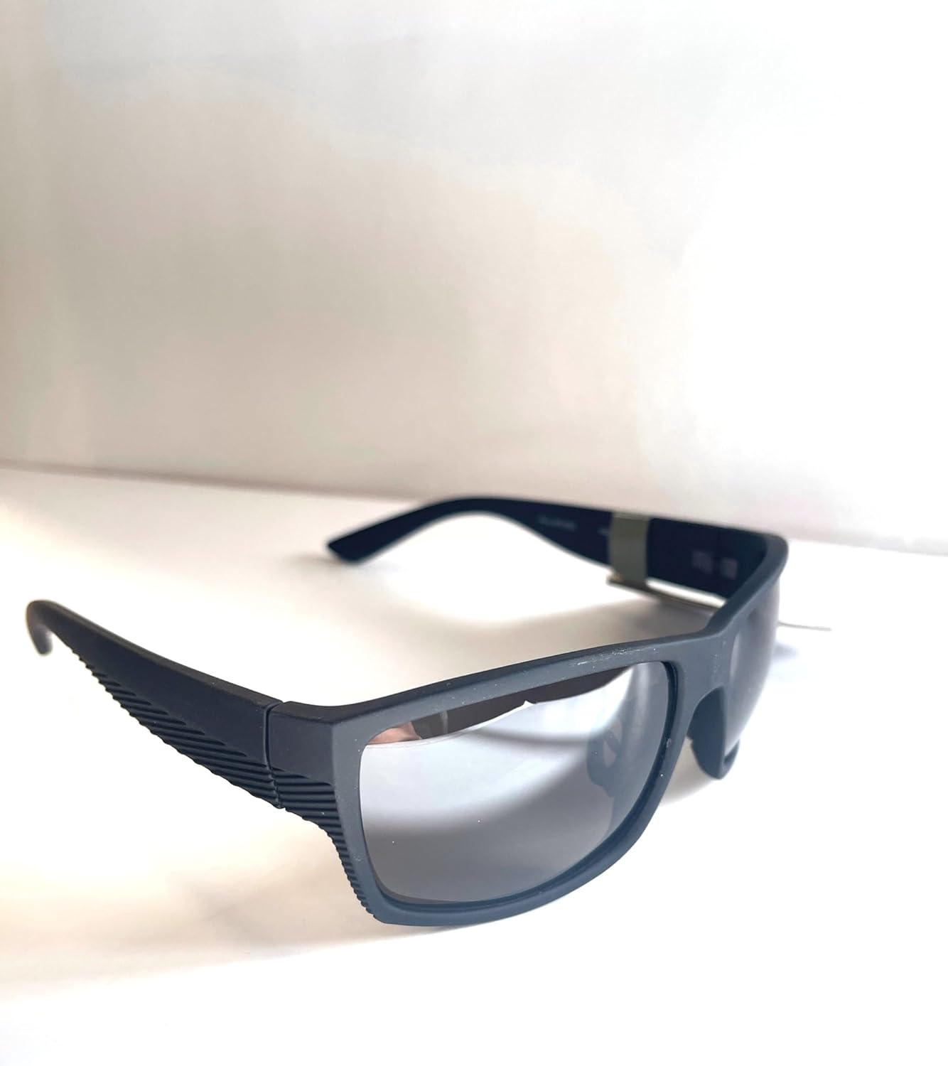 Foster Grant All Terrain Polarized Sunglasses AT 9 rectangular black grey lenses. 591505