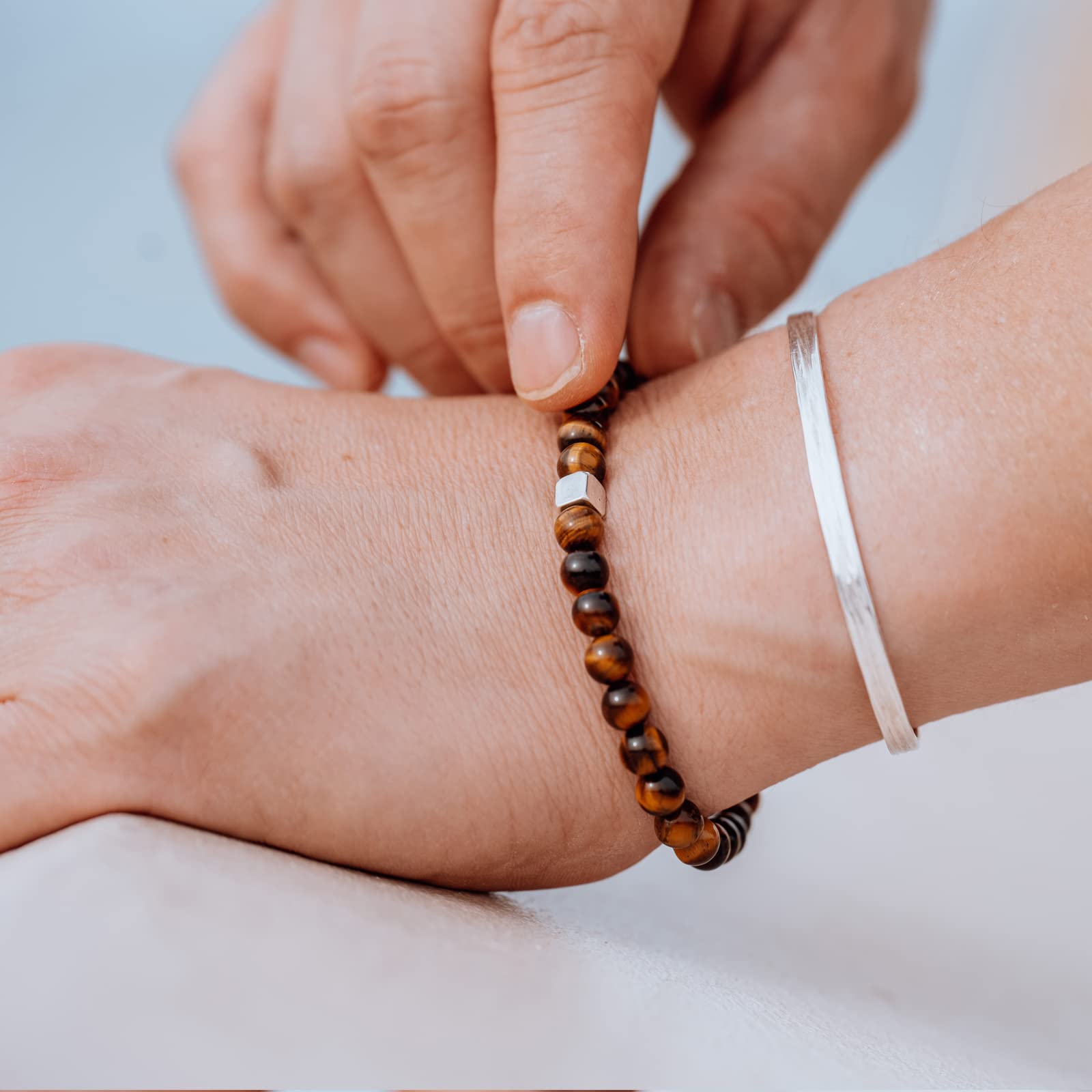 Nato Cuff - Pulsera de plata de ley 925 - Cuentas de piedras preciosas de ojo de tigre amarillo - Hecho a mano en Francia - Joyería para hombre y mujer